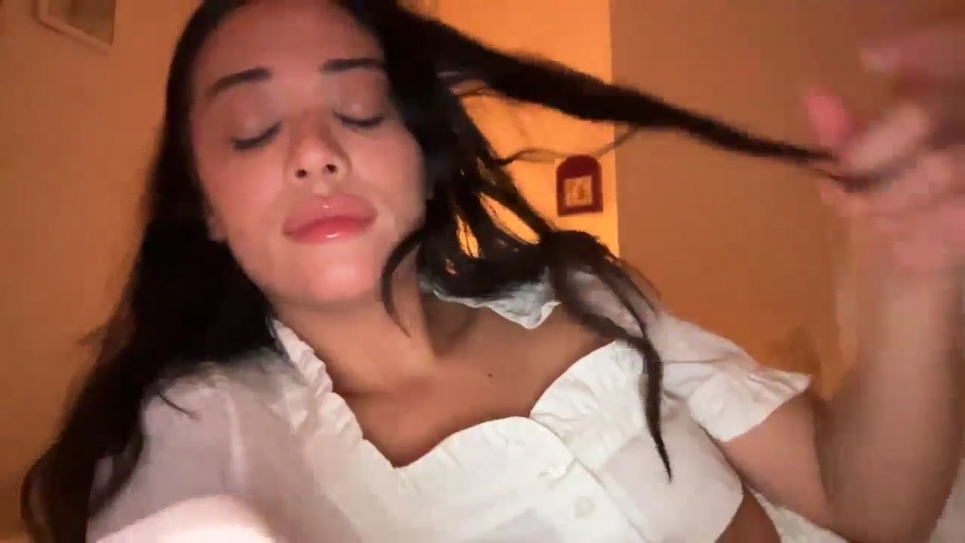 Gallery image thumbnail from risingsiren's myfreecams stream on, 03/23/2024, 02:56 image 19 of 20