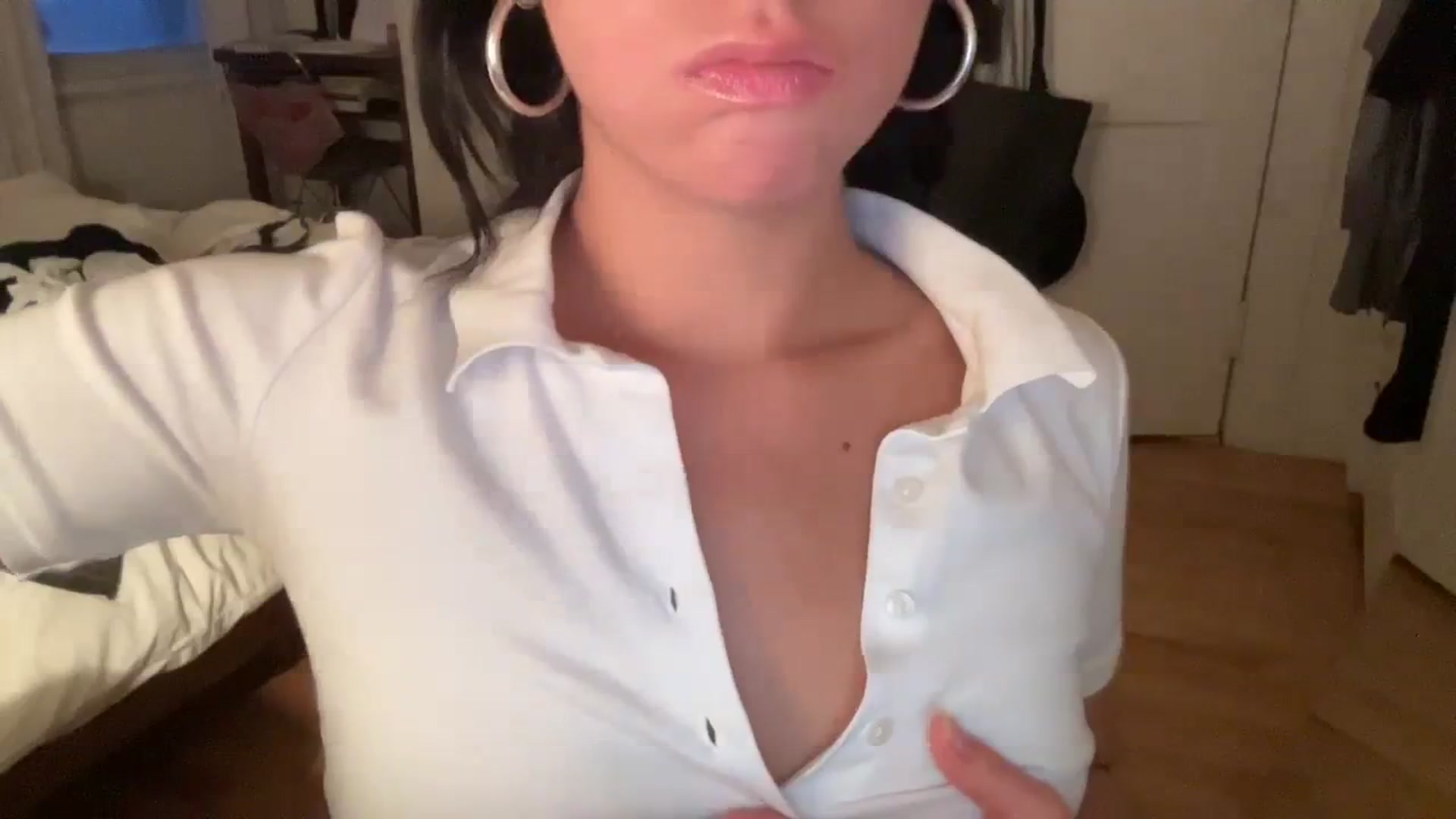 Gallery image thumbnail from risingsiren's myfreecams stream on, 03/24/2024, 24:19 image 9 of 20