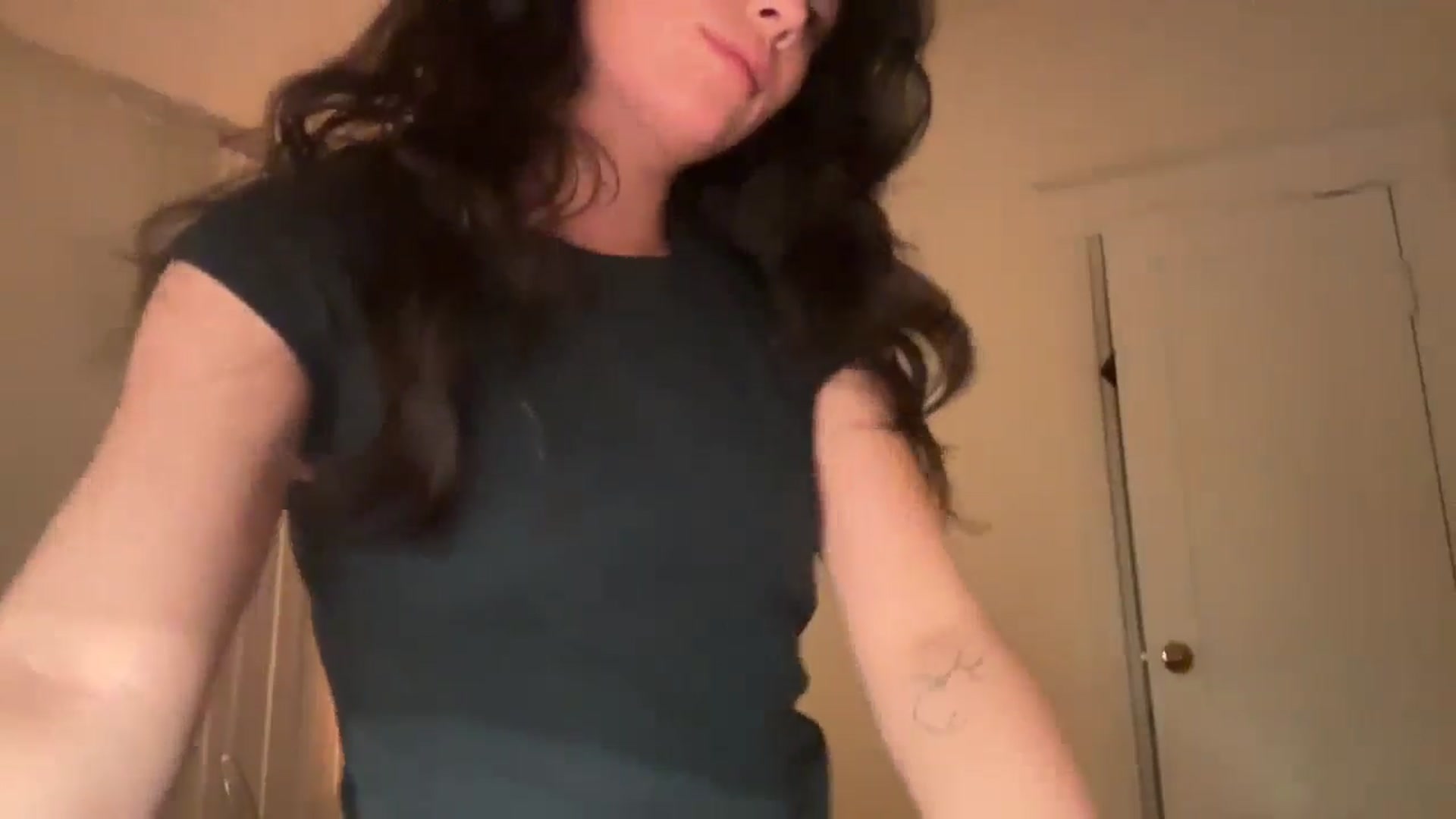 Gallery image thumbnail from risingsiren's myfreecams stream on, 05/11/2024, 02:01 image 10 of 20