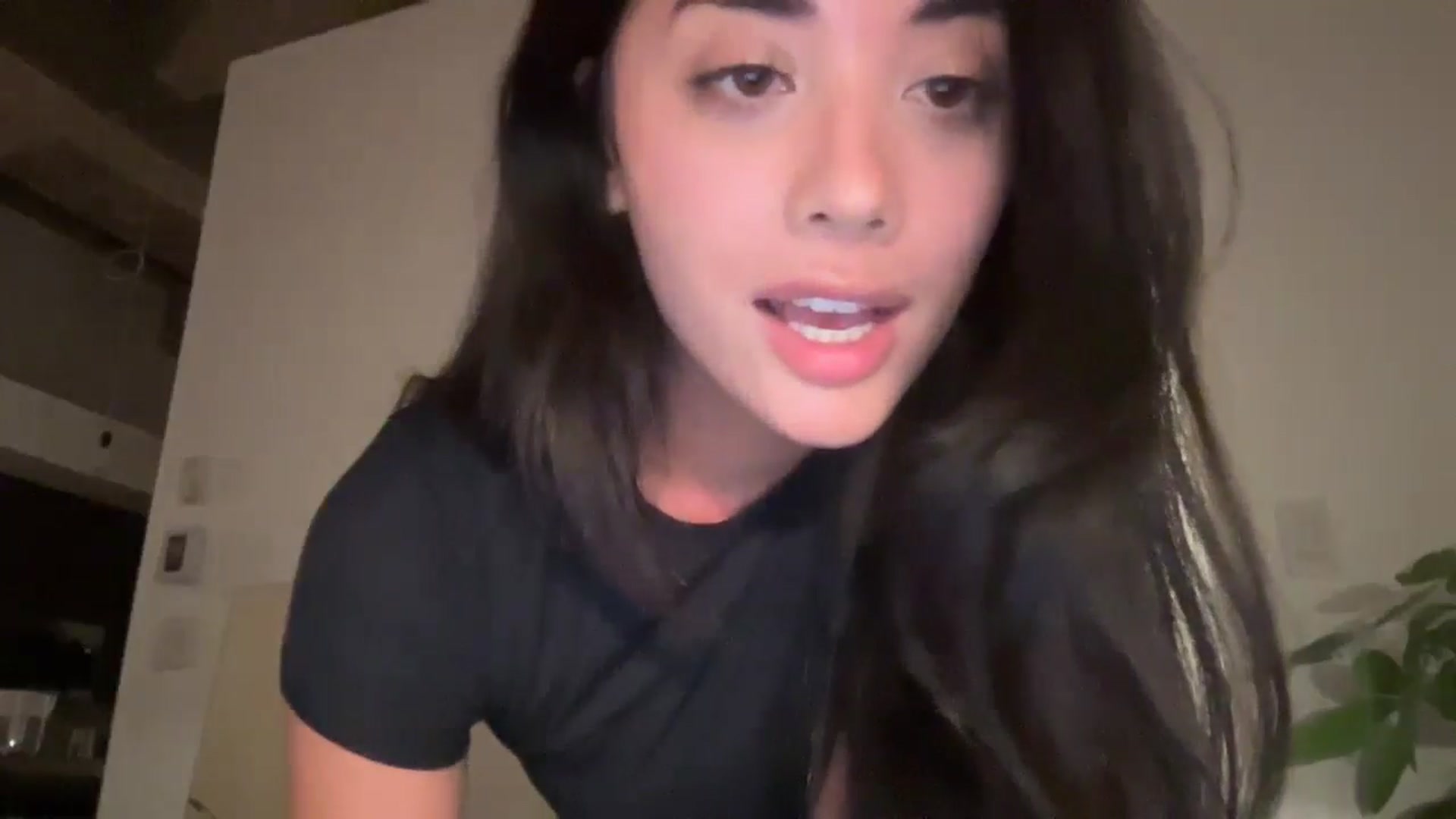 Gallery image thumbnail from risingsiren's myfreecams stream on, 08/25/2024, 01:42 image 13 of 20