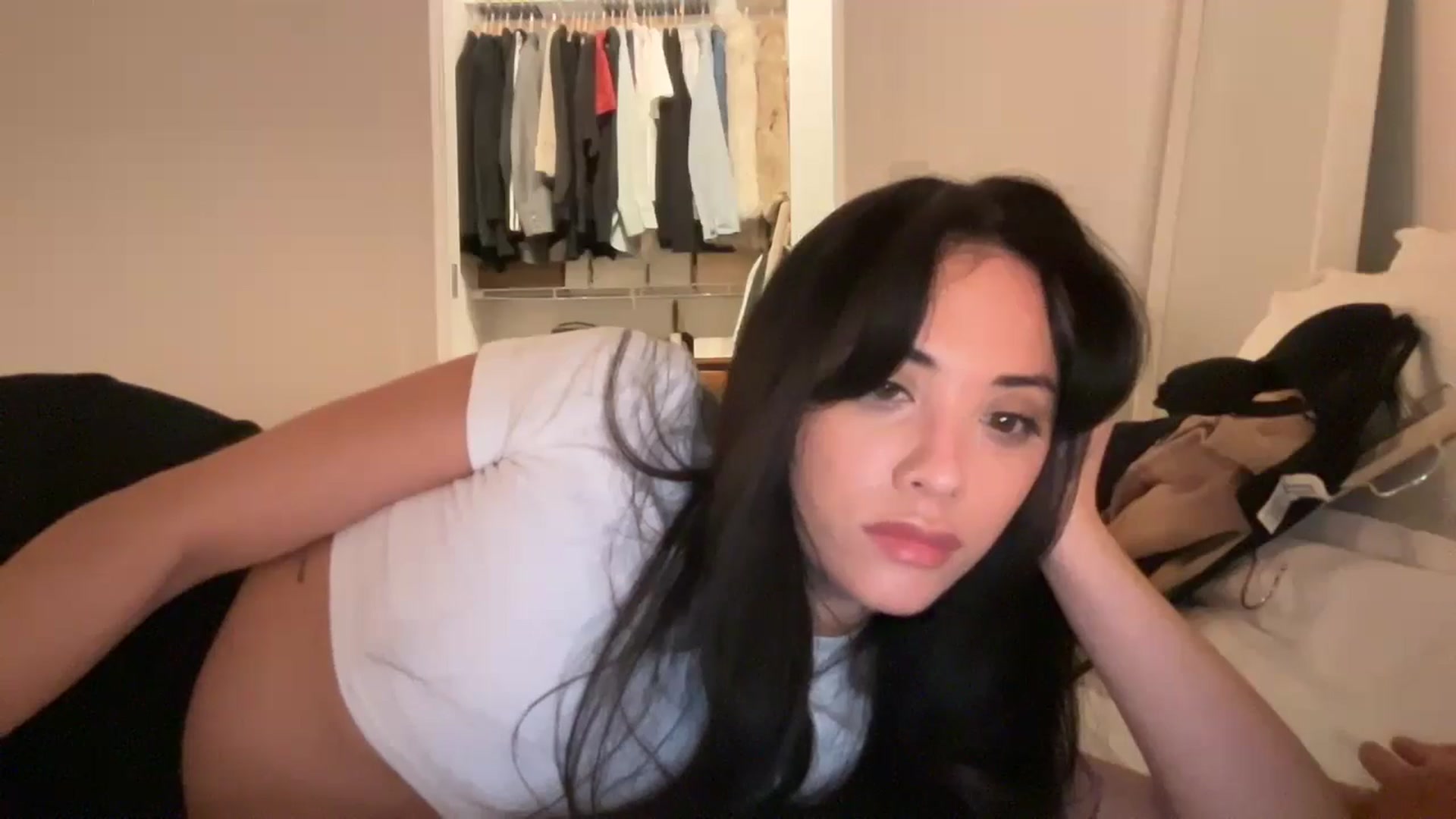 Gallery image thumbnail from risingsiren's myfreecams stream on, 01/26/2025, 03:29 image 17 of 20