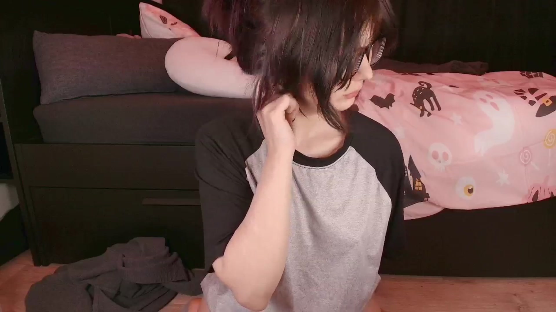 Gallery image thumbnail from room6's myfreecams stream on, 09/28/2025, 04:10 image 10 of 20