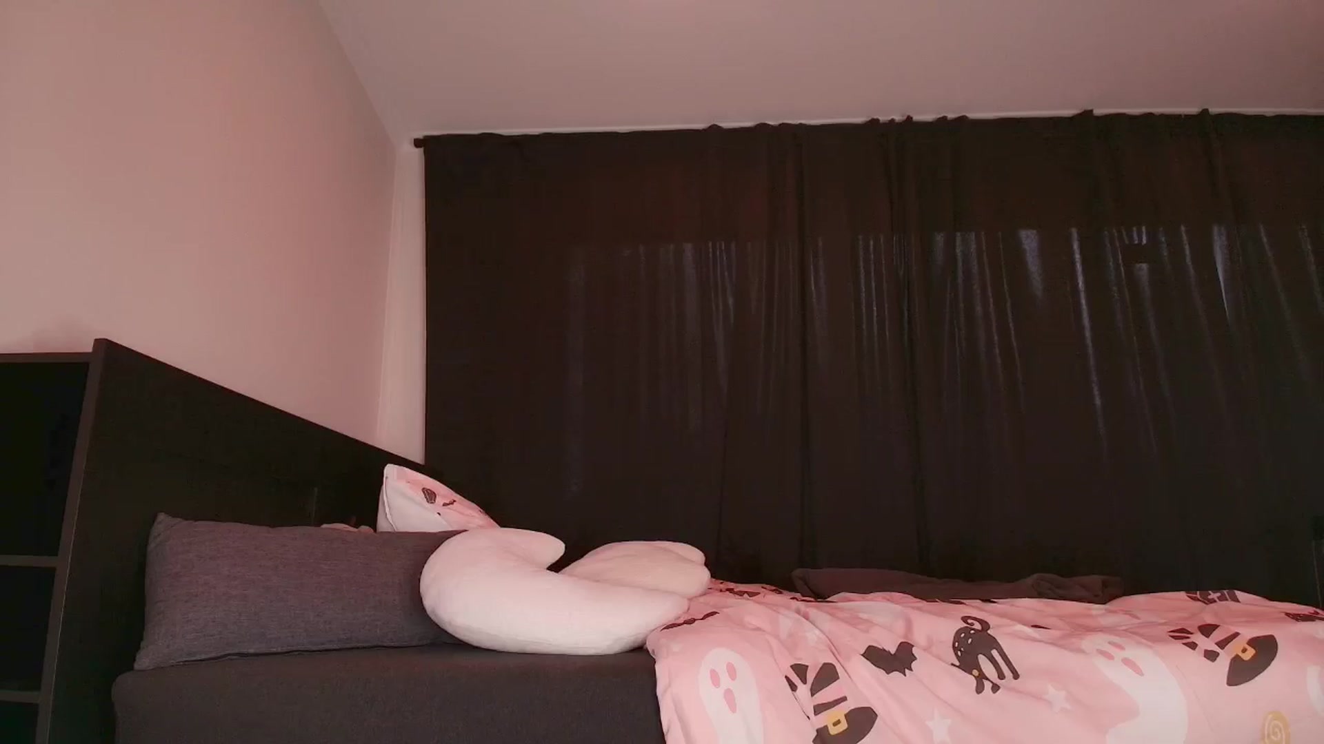 Gallery image thumbnail from room6's myfreecams stream on, 09/28/2025, 04:10 image 11 of 20