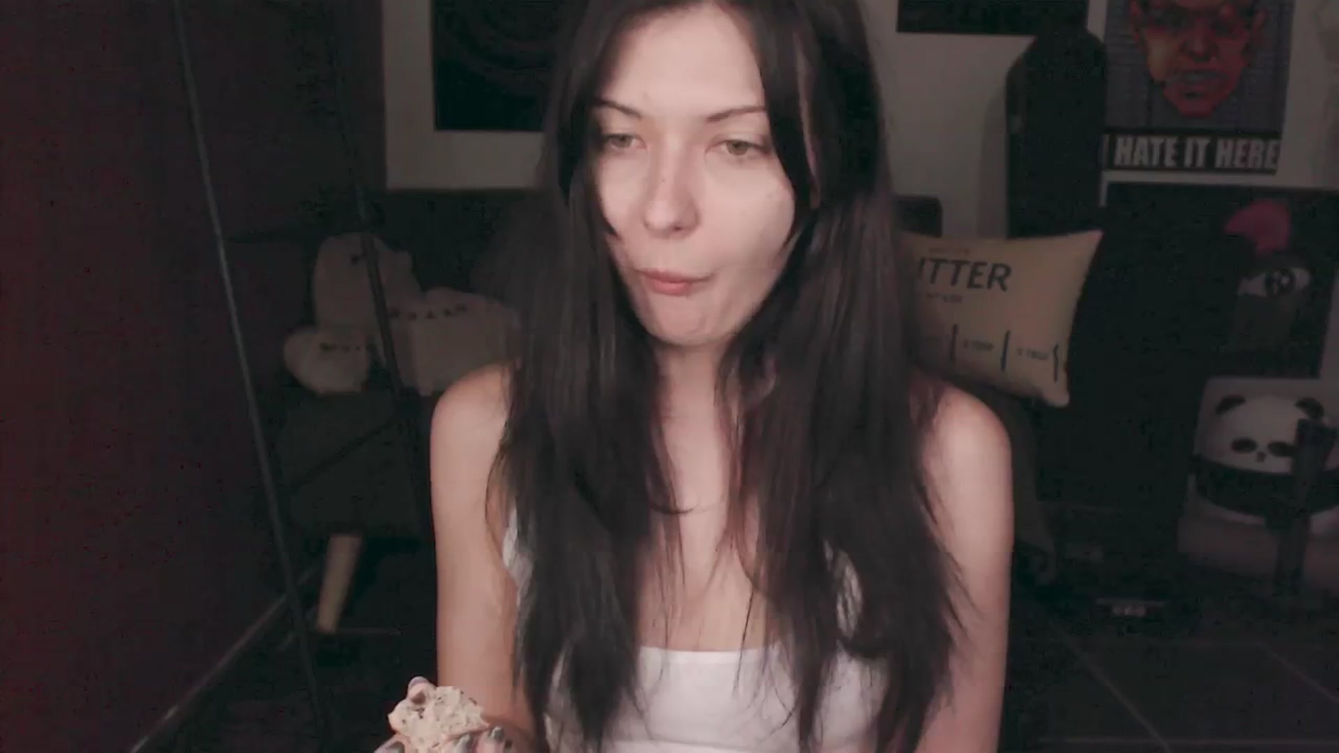 Gallery image thumbnail from roomroomroom's myfreecams stream on, 03/30/2025, 23:12 image 15 of 20