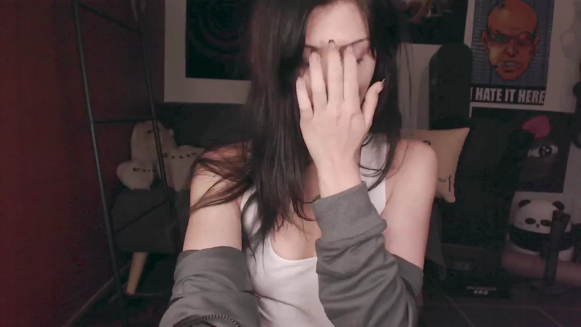 Gallery image thumbnail from roomroomroom's myfreecams stream on, 03/31/2025, 01:19 image 7 of 20