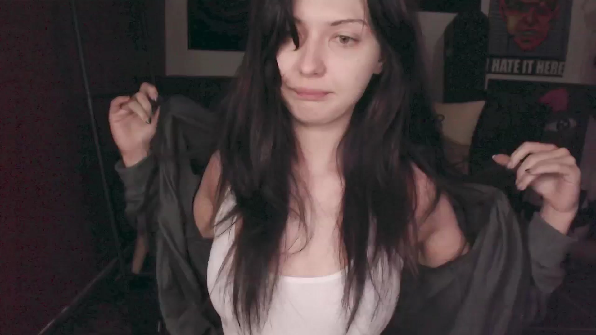 Gallery image thumbnail from roomroomroom's myfreecams stream on, 03/31/2025, 01:19 image 3 of 20