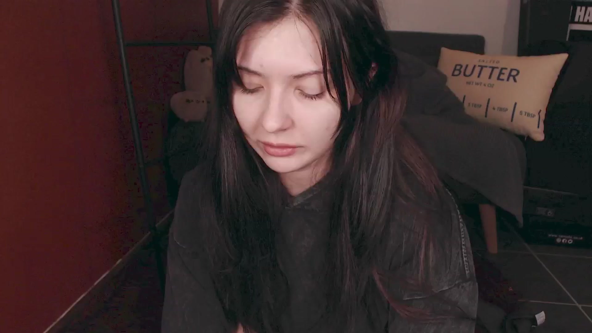 Gallery image thumbnail from roomroomroom's myfreecams stream on, 03/31/2025, 06:02 image 3 of 20