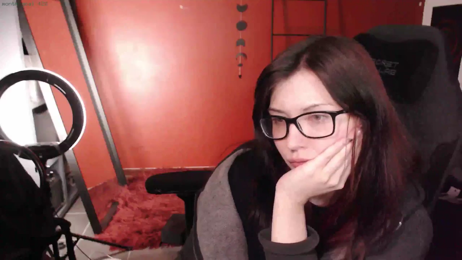 Gallery image thumbnail from roomtoavois's myfreecams stream on, 03/25/2025, 02:25 image 16 of 20