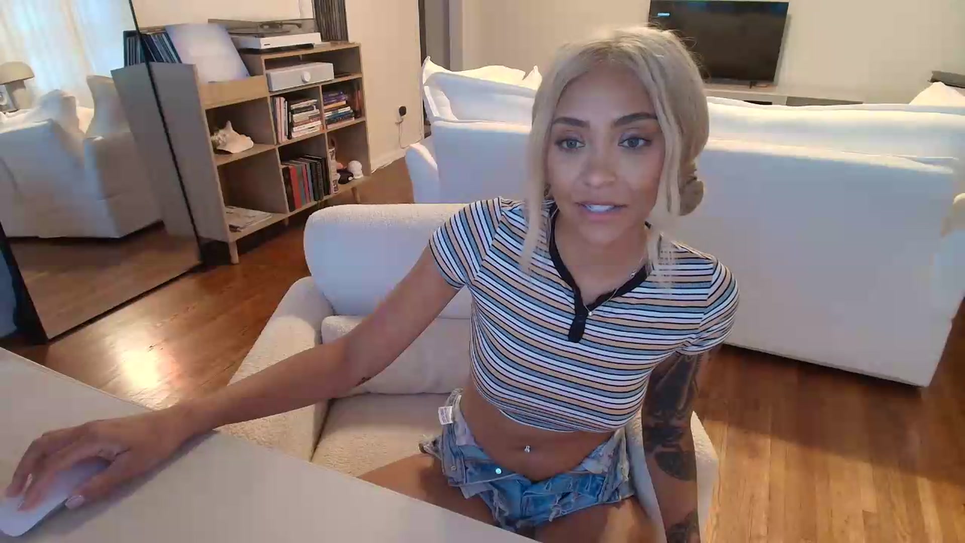 Gallery image thumbnail from rosiewestttt's myfreecams stream on, 07/28/2026, 05:34 image 6 of 20
