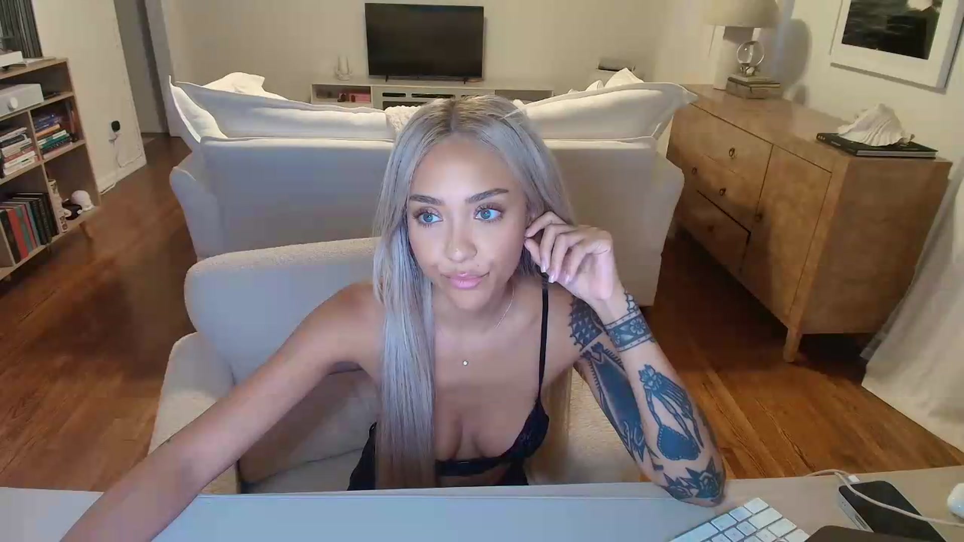 Gallery image thumbnail from rosiewestttt's myfreecams stream on, 08/04/2026, 04:58 image 5 of 20