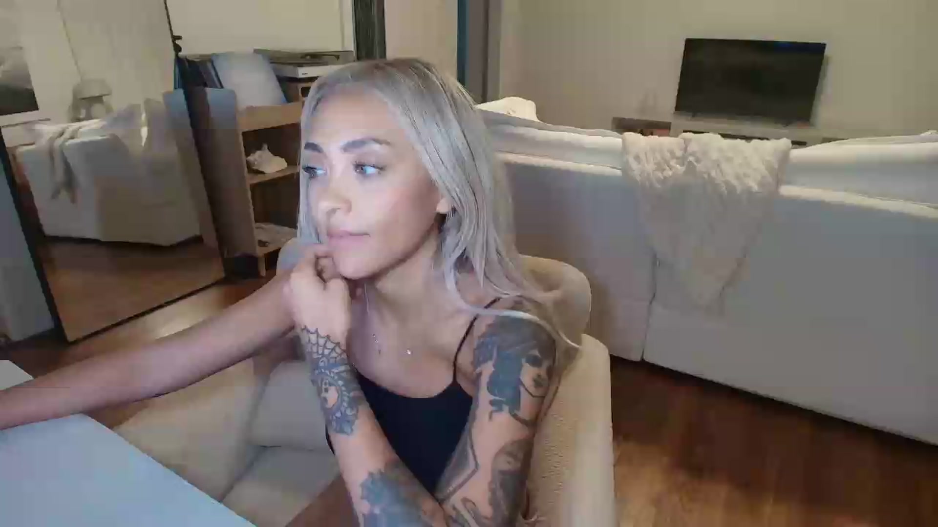 Gallery image thumbnail from rosiewestttt's myfreecams stream on, 08/06/2026, 03:32 image 17 of 20
