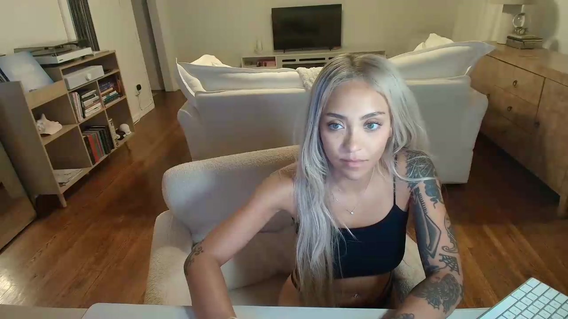 Gallery image thumbnail from rosiewestttt's myfreecams stream on, 08/06/2026, 03:32 image 18 of 20