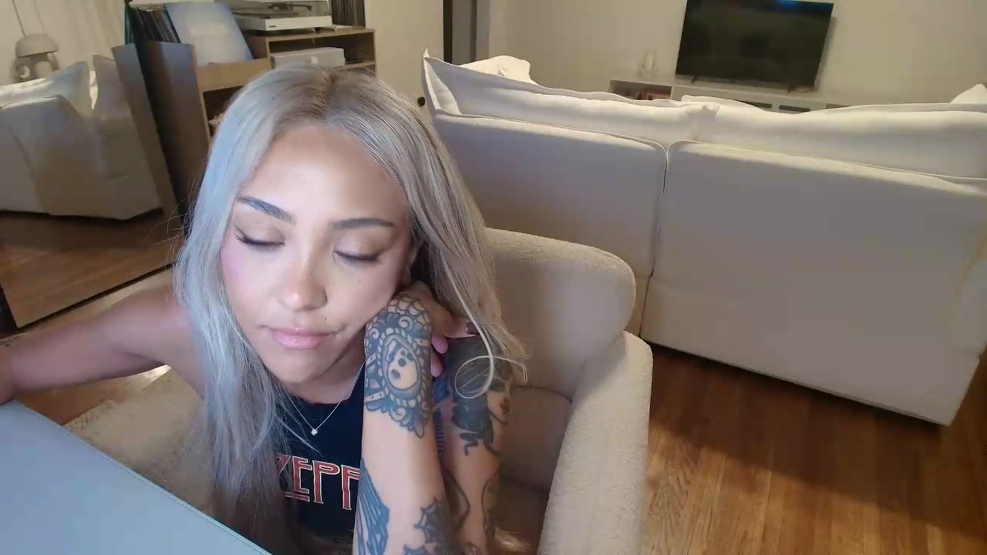 Gallery image thumbnail from rosiewestttt's myfreecams stream on, 08/07/2026, 04:04 image 12 of 20
