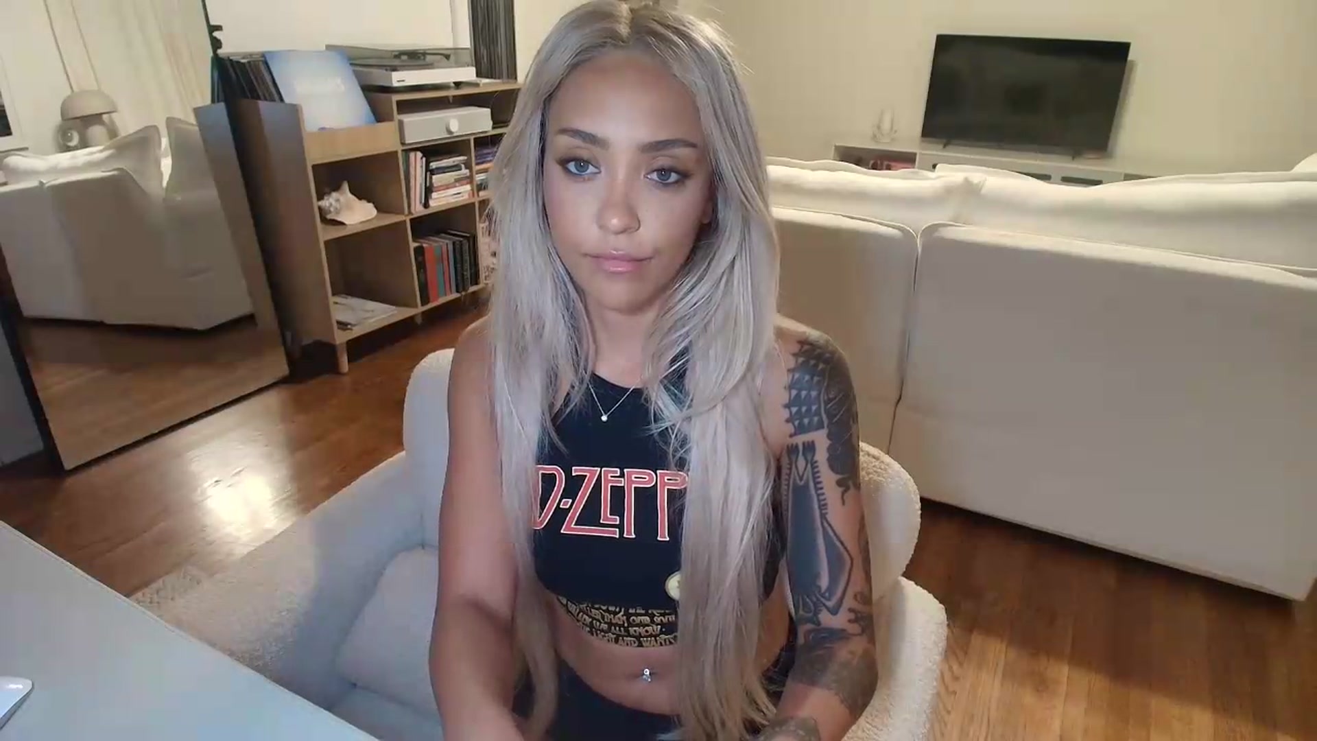 Gallery image thumbnail from rosiewestttt's myfreecams stream on, 08/07/2026, 04:04 image 2 of 20