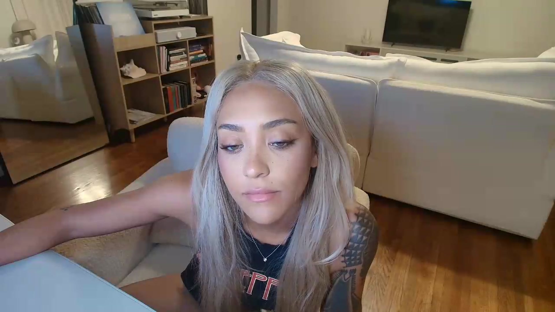 Gallery image thumbnail from rosiewestttt's myfreecams stream on, 08/07/2026, 04:04 image 6 of 20