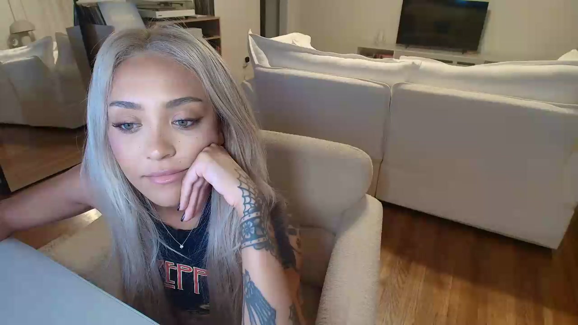 Gallery image thumbnail from rosiewestttt's myfreecams stream on, 08/07/2026, 04:04 image 10 of 20