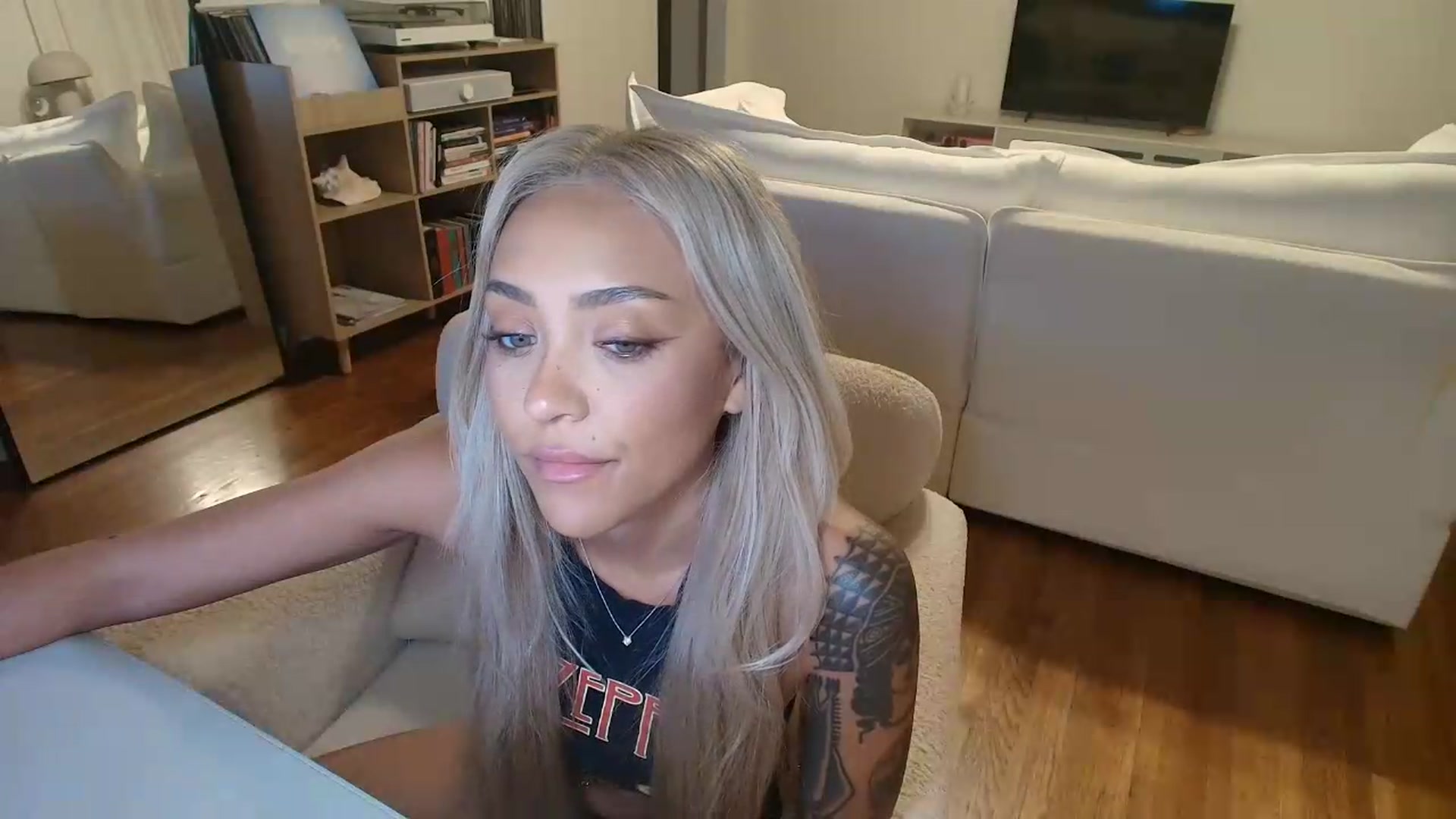 Gallery image thumbnail from rosiewestttt's myfreecams stream on, 08/07/2026, 04:04 image 8 of 20