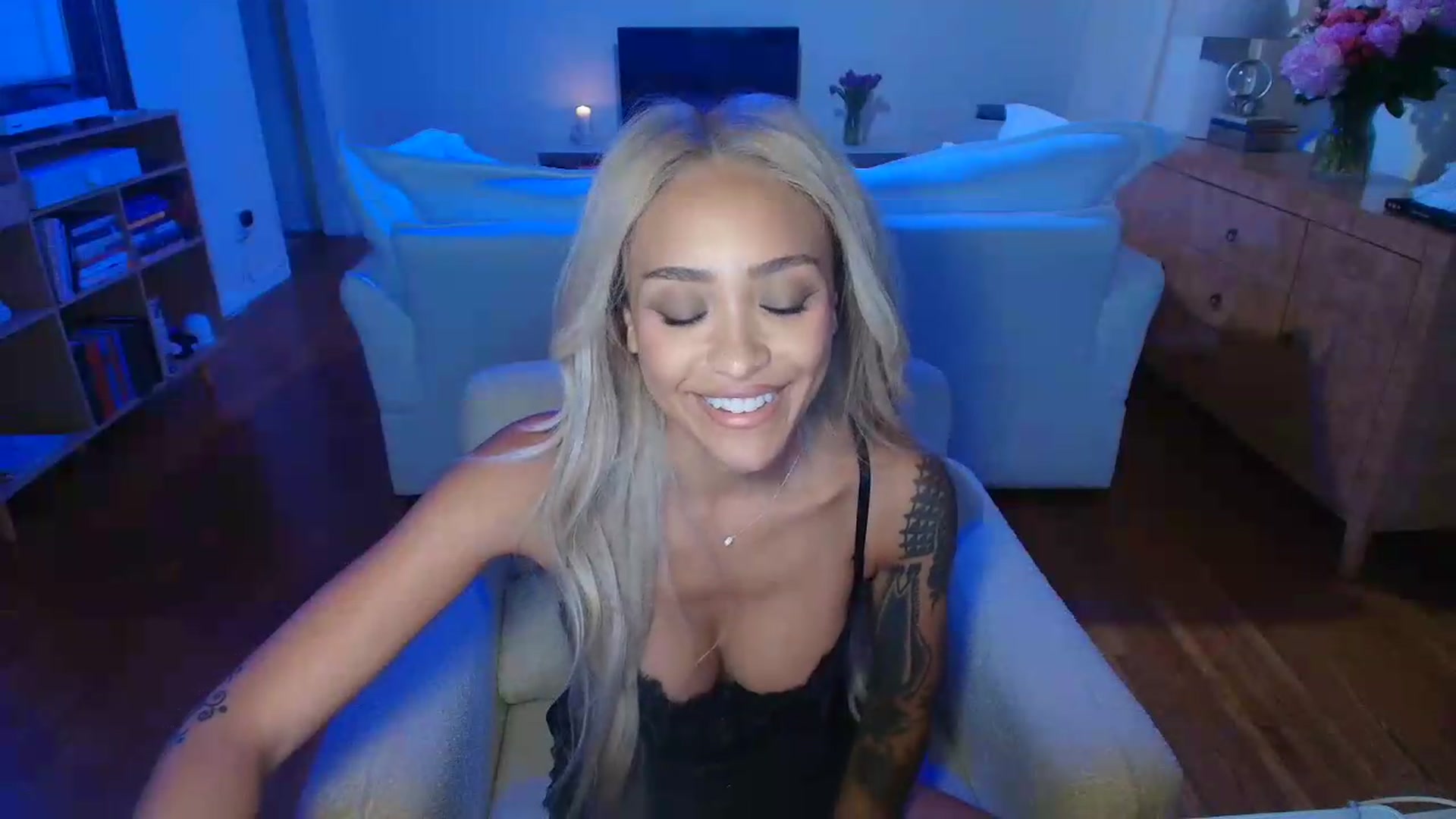 Gallery image thumbnail from rosiewestttt's myfreecams stream on, 08/08/2026, 07:02 image 4 of 20