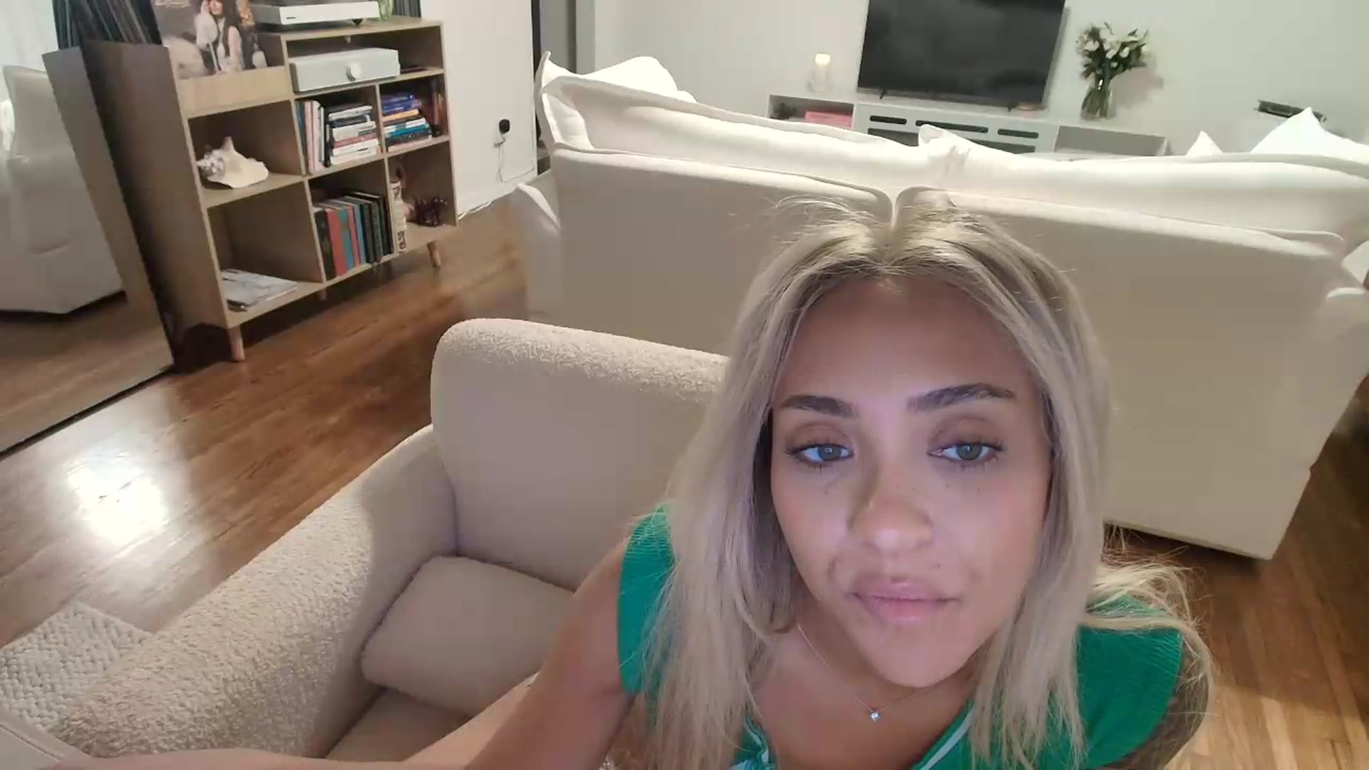 Gallery image thumbnail from rosiewestttt's myfreecams stream on, 08/11/2026, 04:49 image 19 of 20