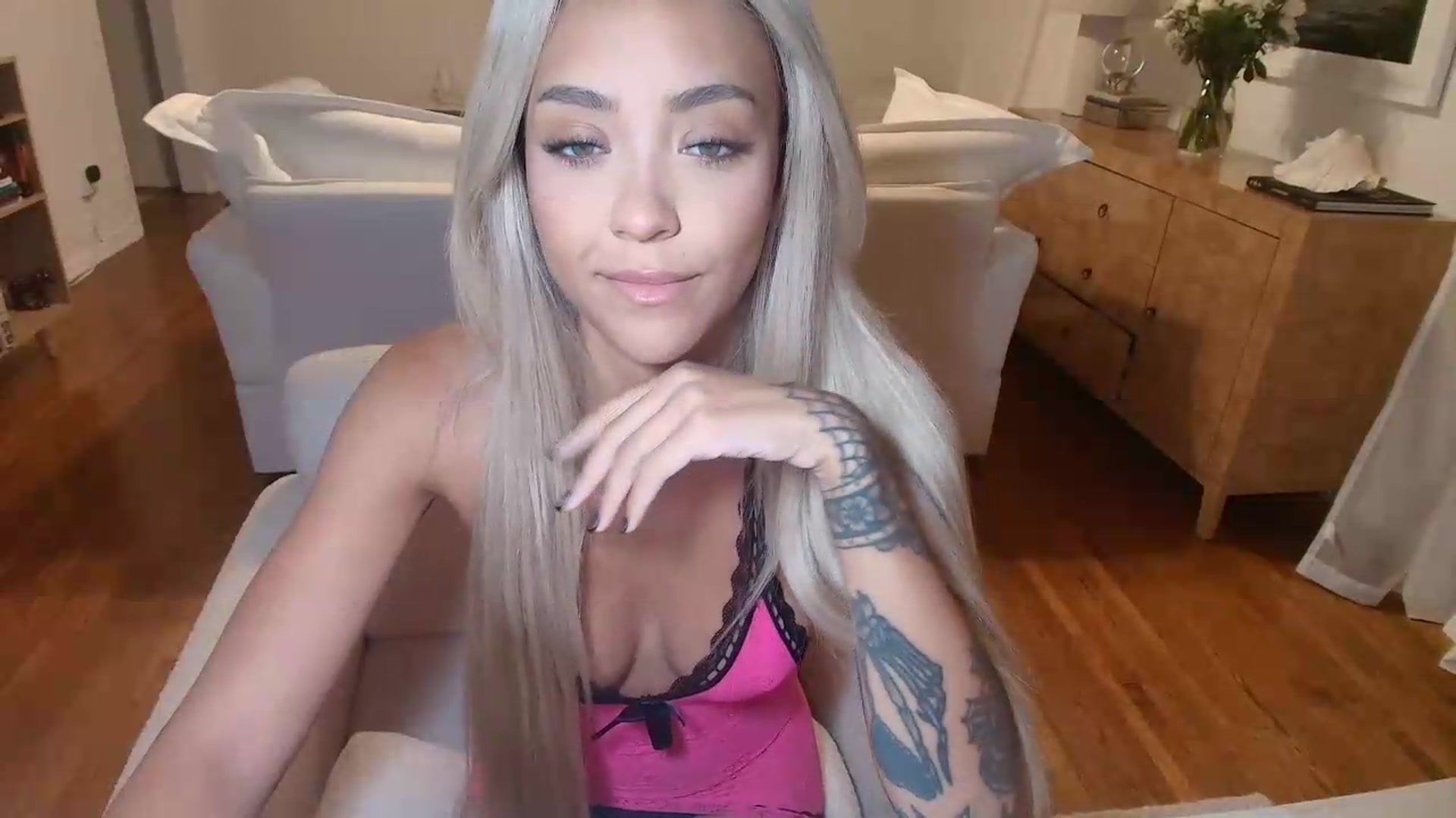 Gallery image thumbnail from rosiewestttt's myfreecams stream on, 08/13/2026, 05:09 image 7 of 20