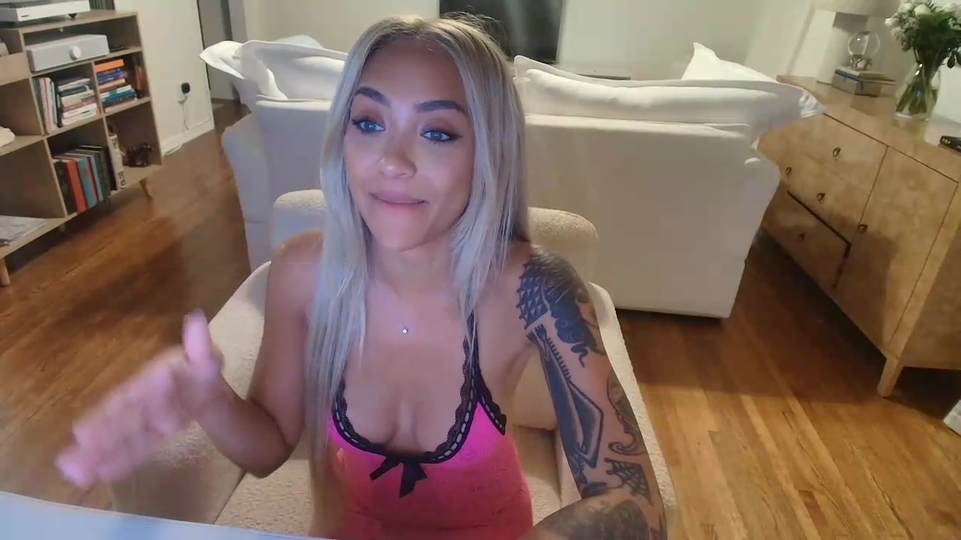 Gallery image thumbnail from rosiewestttt's myfreecams stream on, 08/13/2026, 05:09 image 17 of 20