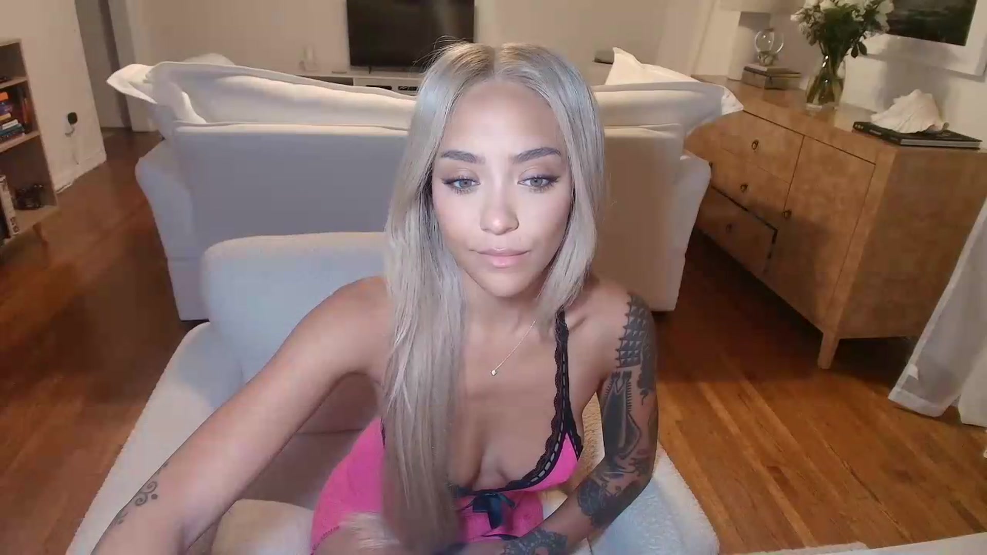 Gallery image thumbnail from rosiewestttt's myfreecams stream on, 08/13/2026, 05:09 image 6 of 20
