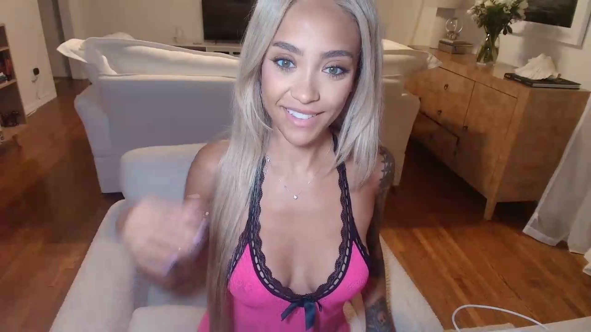 Gallery image thumbnail from rosiewestttt's myfreecams stream on, 08/13/2026, 05:09 image 13 of 20