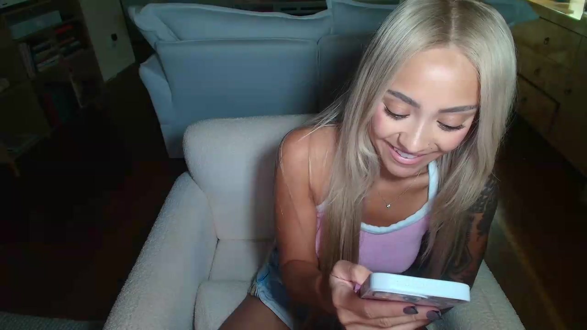 Gallery image thumbnail from rosiewestttt's myfreecams stream on, 08/14/2026, 06:14 image 8 of 20