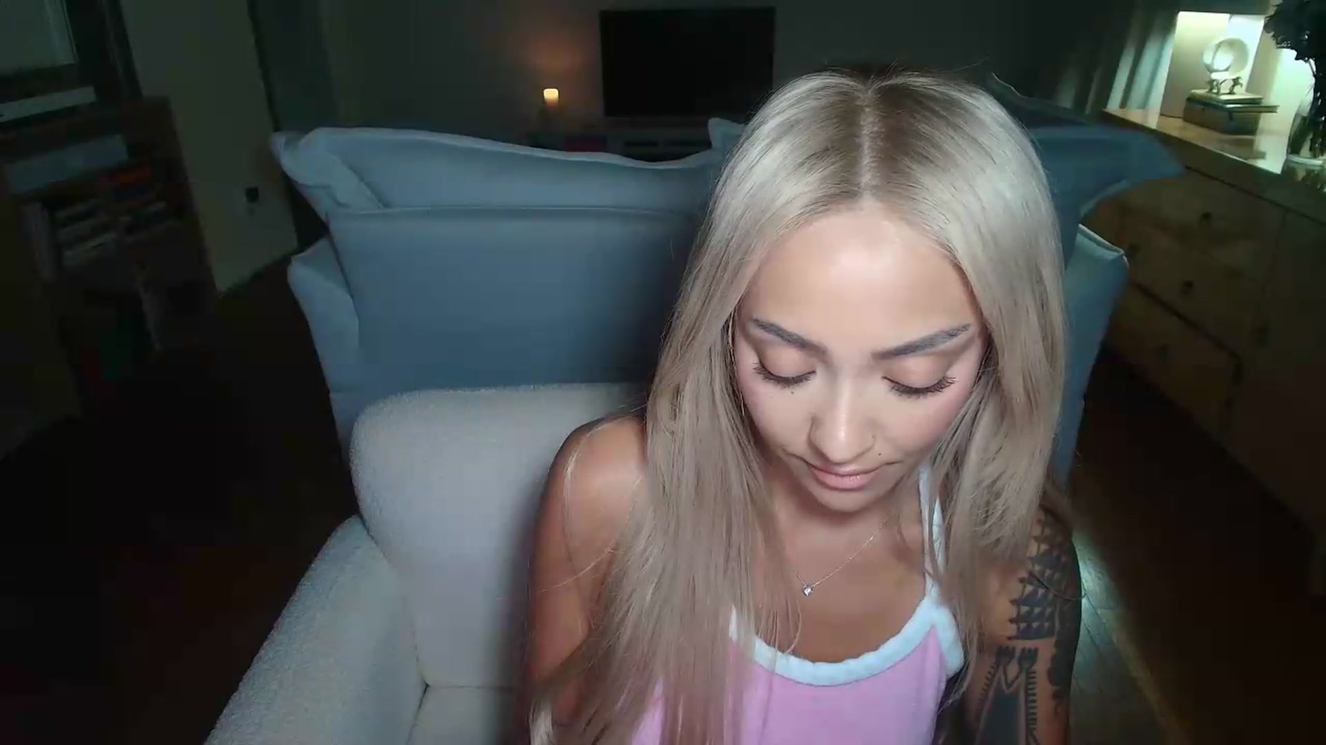 Gallery image thumbnail from rosiewestttt's myfreecams stream on, 08/14/2026, 06:14 image 5 of 20