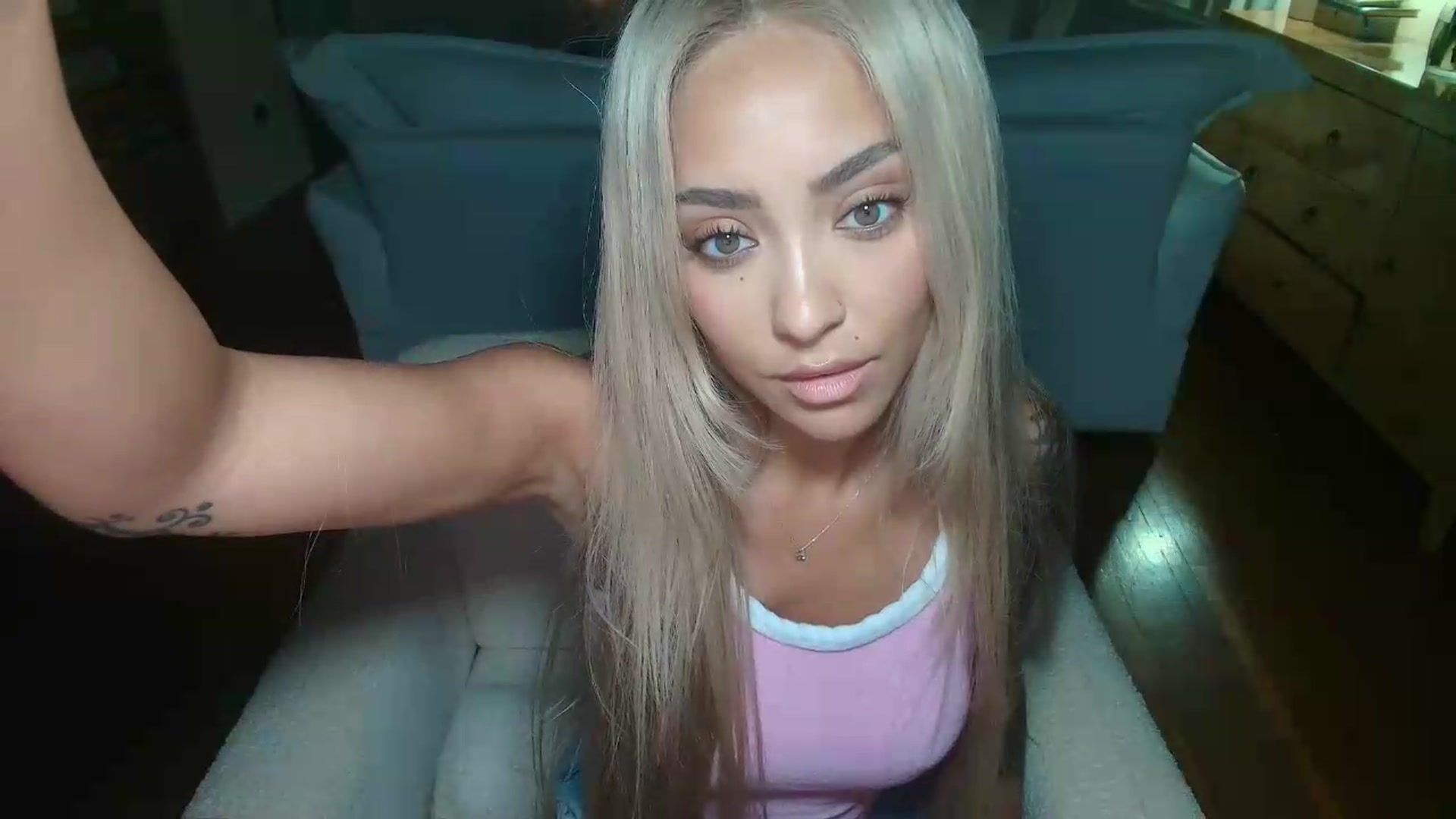 Gallery image thumbnail from rosiewestttt's myfreecams stream on, 08/14/2026, 06:14 image 4 of 20
