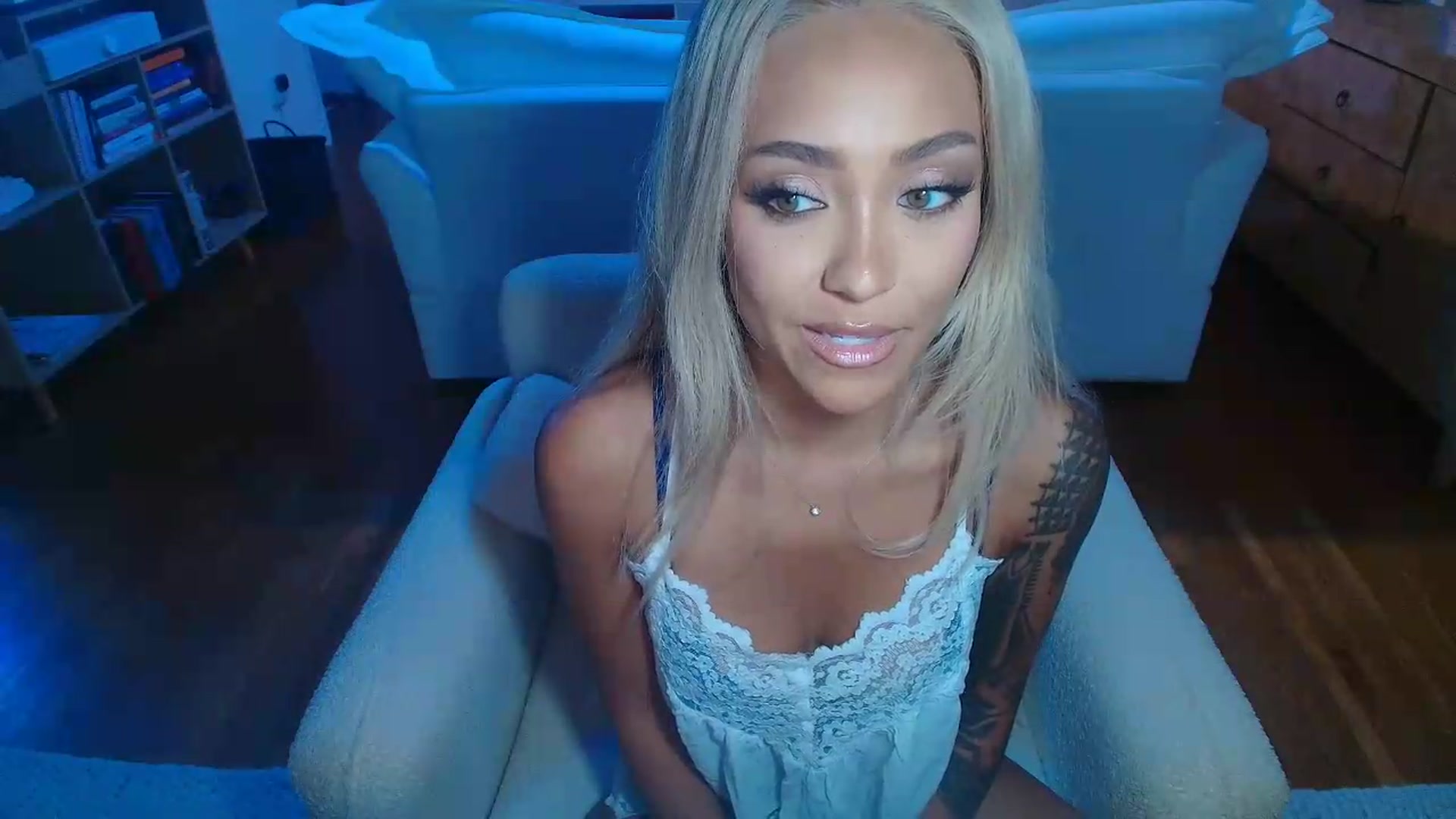 Gallery image thumbnail from rosiewestttt's myfreecams stream on, 08/16/2026, 07:31 image 6 of 20