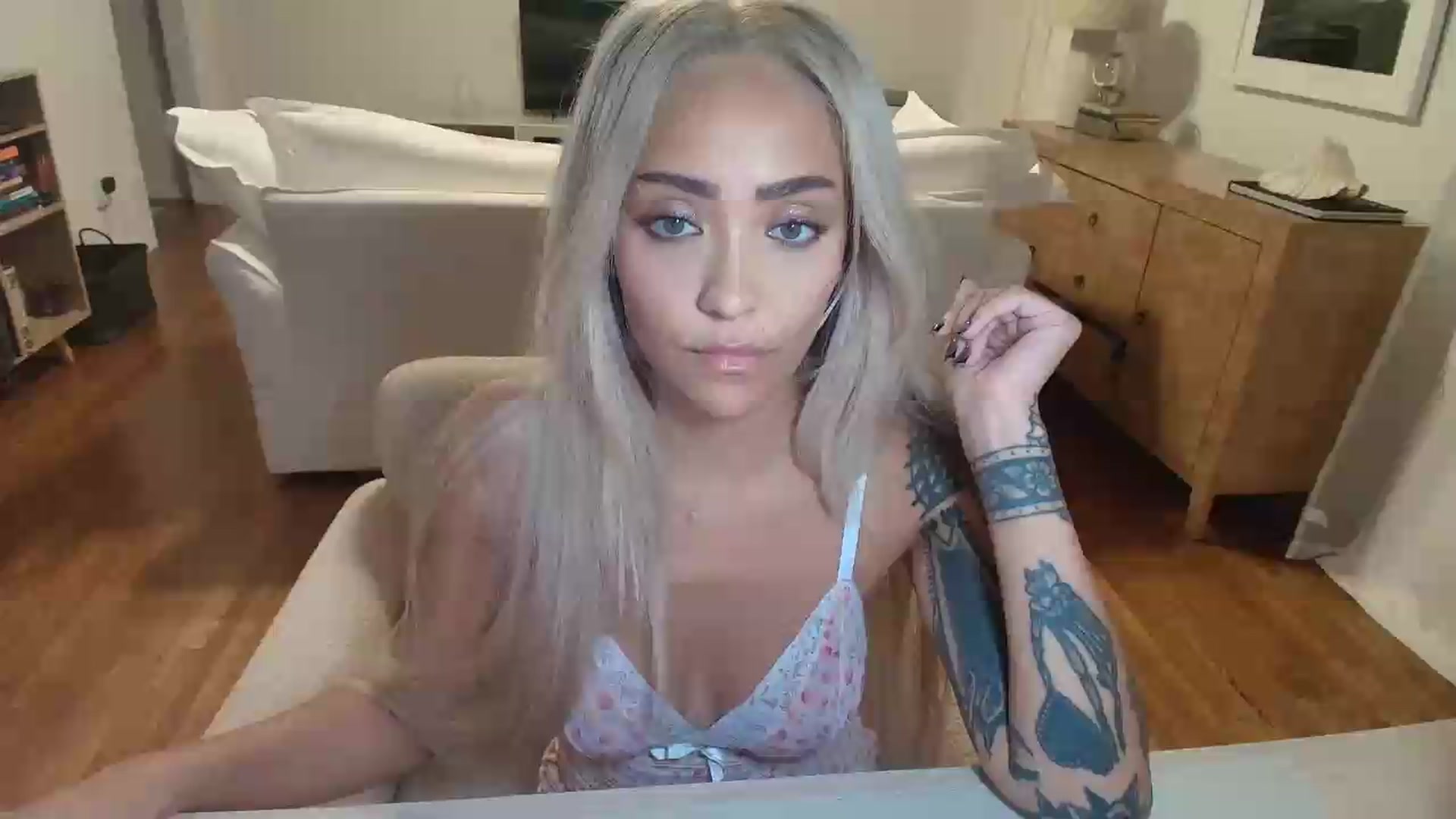 Gallery image thumbnail from rosiewestttt's myfreecams stream on, 08/19/2026, 06:18 image 1 of 20