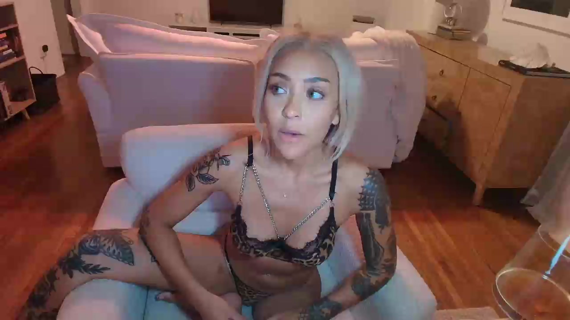 Gallery image thumbnail from rosiewestttt's myfreecams stream on, 08/30/2026, 07:12 image 16 of 20