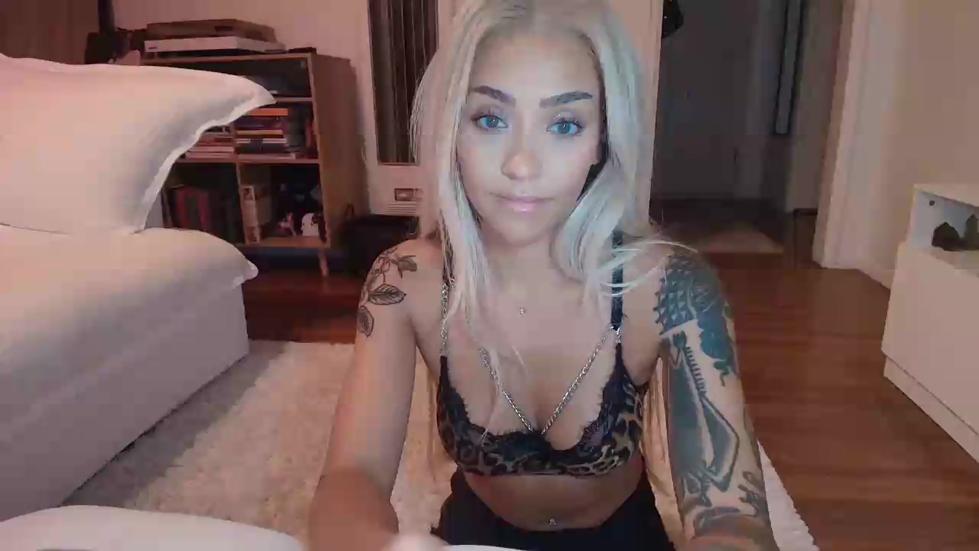 Gallery image thumbnail from rosiewestttt's myfreecams stream on, 08/30/2026, 07:12 image 1 of 20