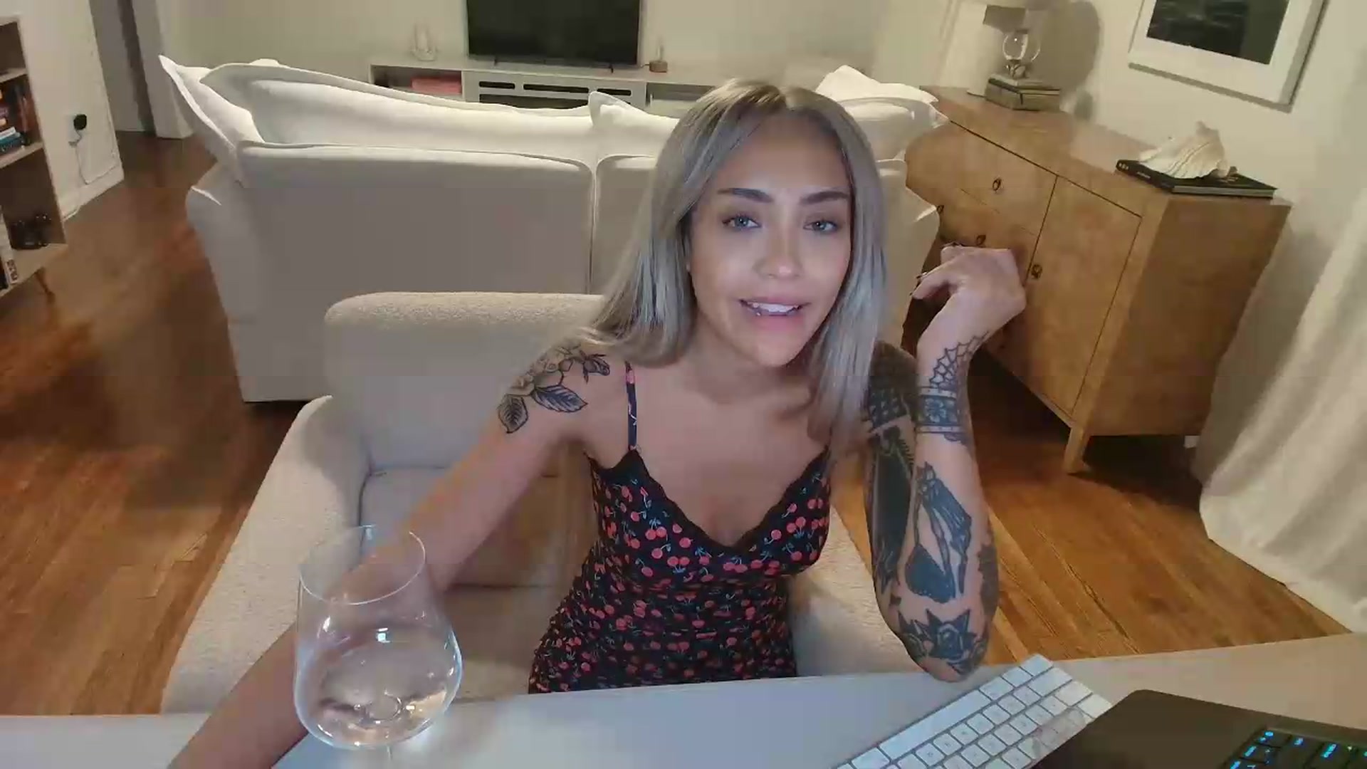 Gallery image thumbnail from rosiewestttt's myfreecams stream on, 09/04/2026, 03:51 image 19 of 20