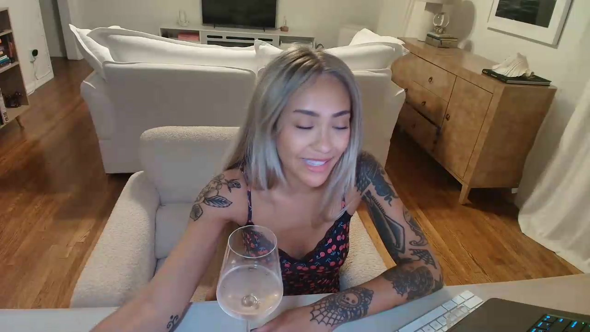 Gallery image thumbnail from rosiewestttt's myfreecams stream on, 09/04/2026, 03:51 image 14 of 20