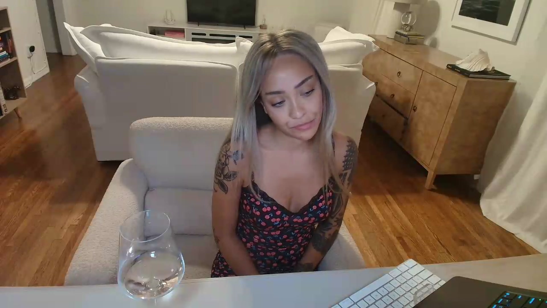 Gallery image thumbnail from rosiewestttt's myfreecams stream on, 09/04/2026, 03:51 image 20 of 20