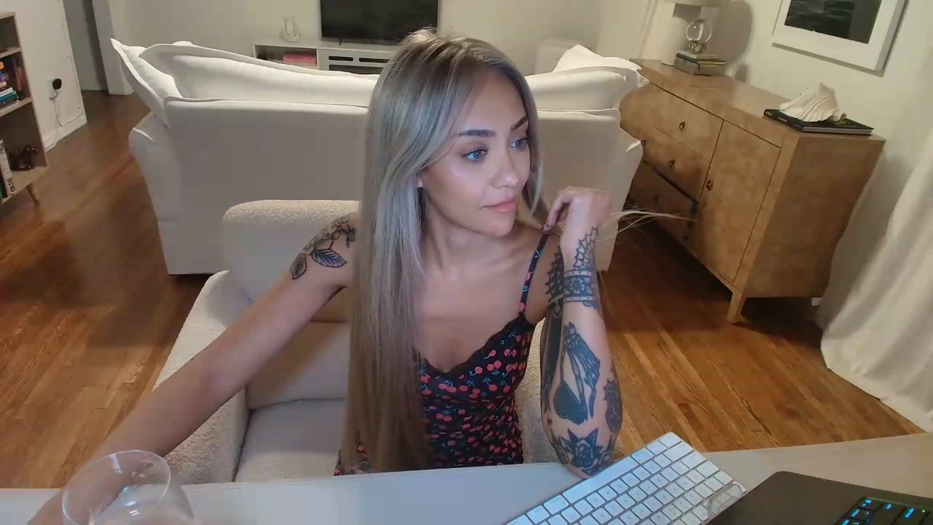 Gallery image thumbnail from rosiewestttt's myfreecams stream on, 09/04/2026, 03:51 image 7 of 20