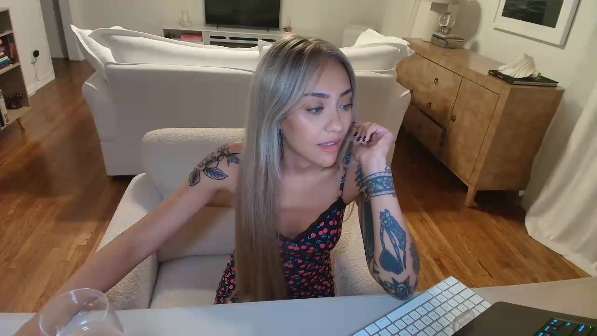 Gallery image thumbnail from rosiewestttt's myfreecams stream on, 09/04/2026, 03:51 image 9 of 20