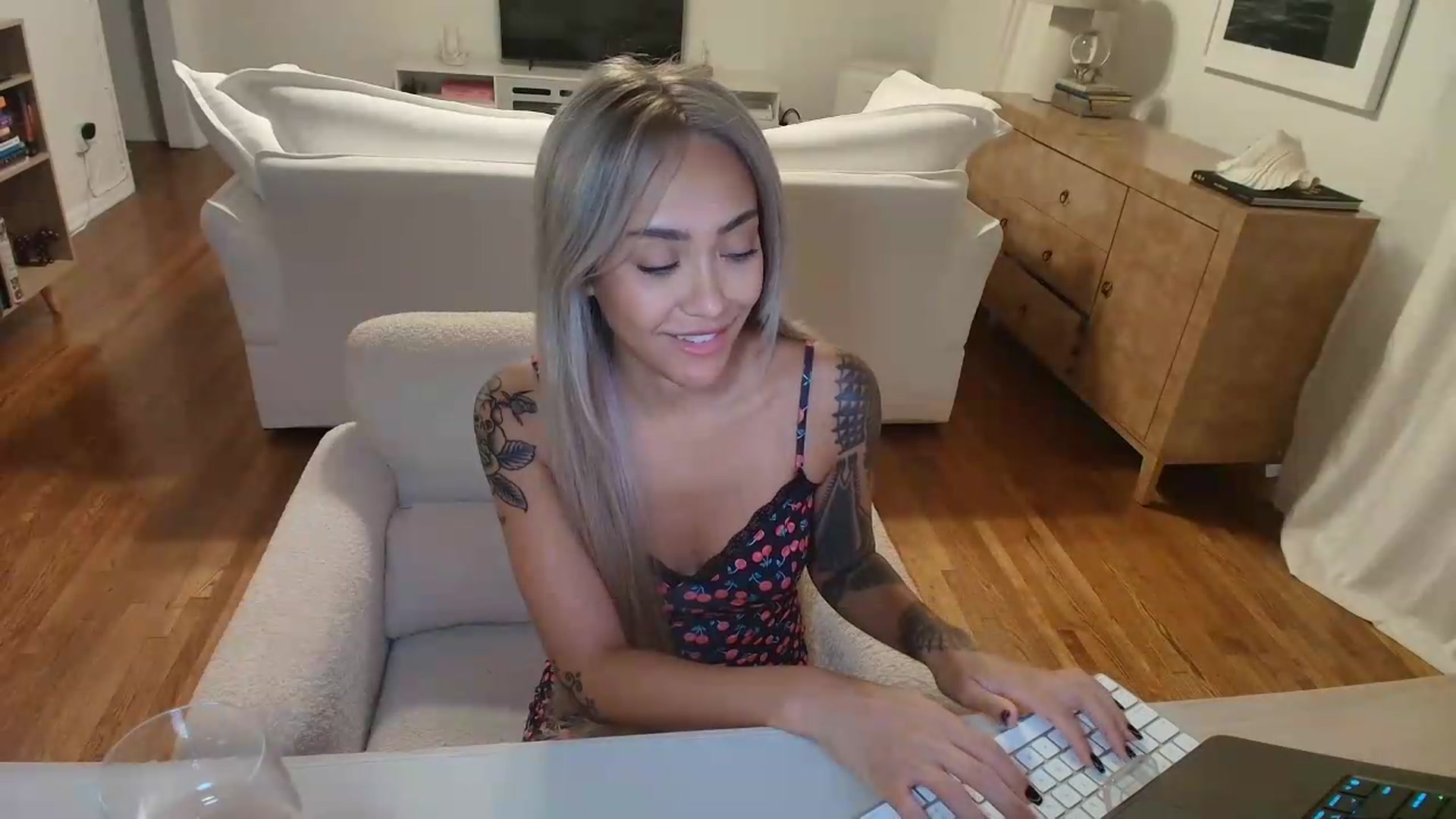 Gallery image thumbnail from rosiewestttt's myfreecams stream on, 09/04/2026, 03:51 image 8 of 20
