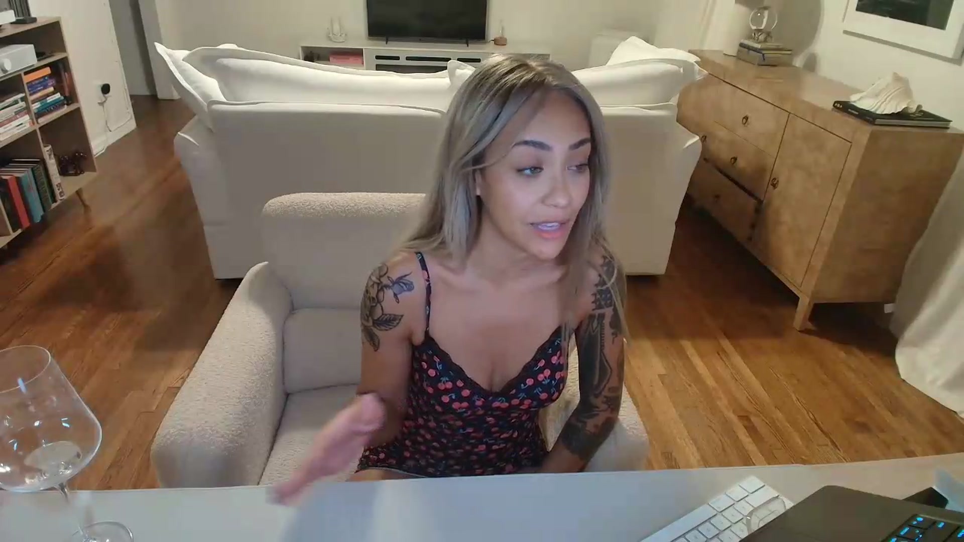 Gallery image thumbnail from rosiewestttt's myfreecams stream on, 09/04/2026, 07:44 image 6 of 20