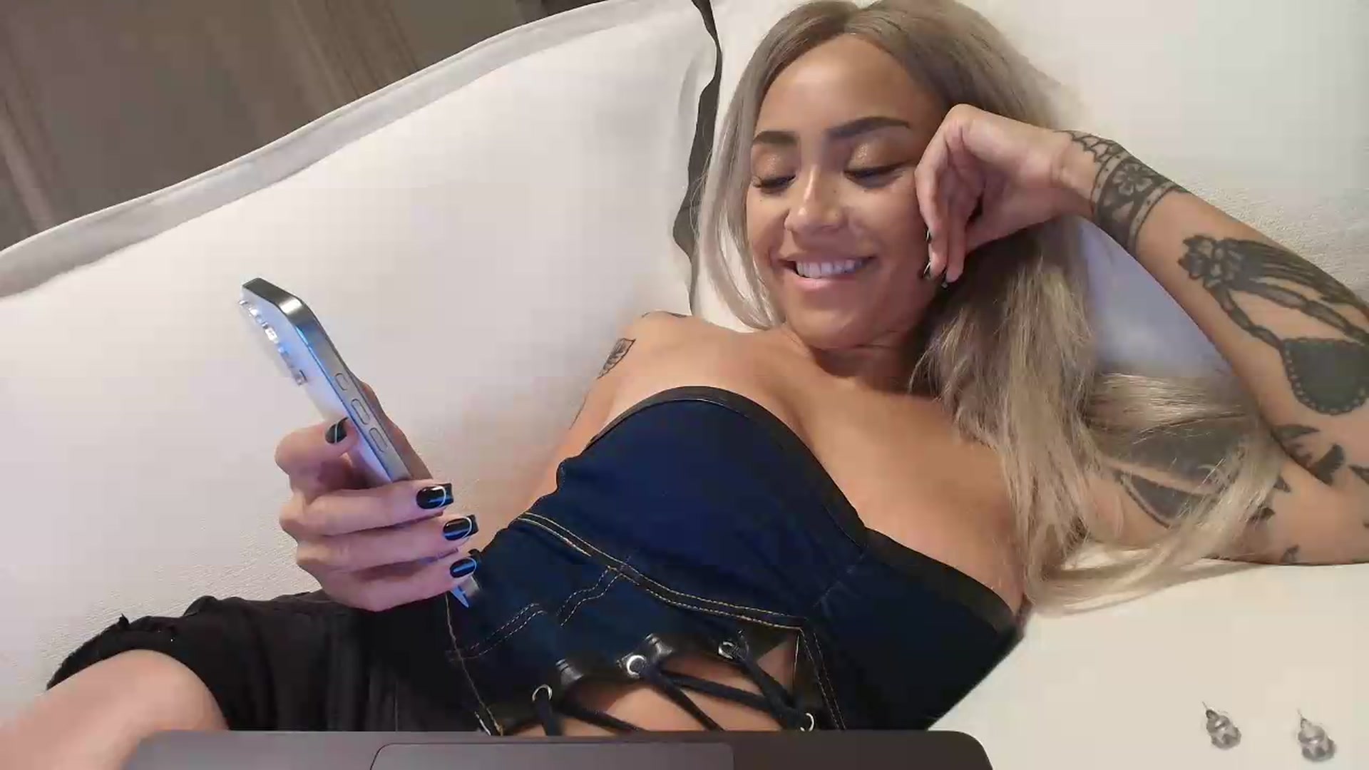 Gallery image thumbnail from rosiewestttt's myfreecams stream on, 09/09/2026, 05:29 image 18 of 20
