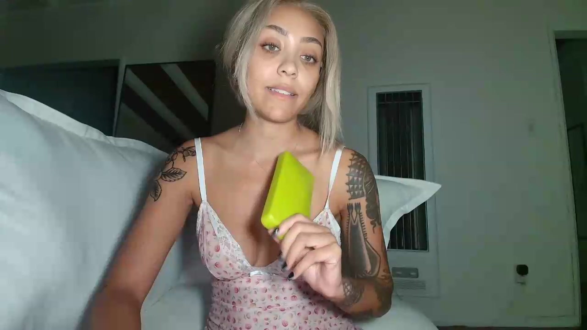 Gallery image thumbnail from rosiewestttt's myfreecams stream on, 09/10/2026, 06:00 image 3 of 20