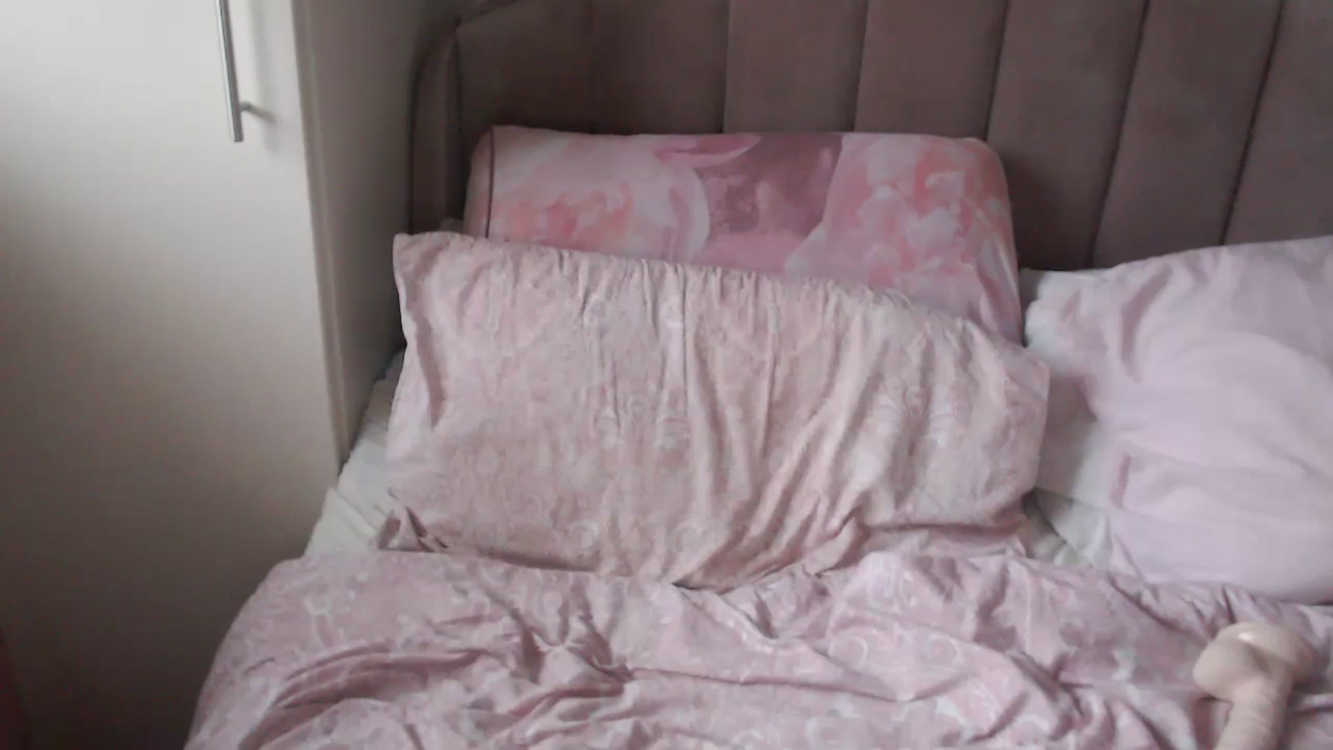 Gallery image thumbnail from roxycurvy's myfreecams stream on, 01/05/2024, 15:35 image 17 of 20