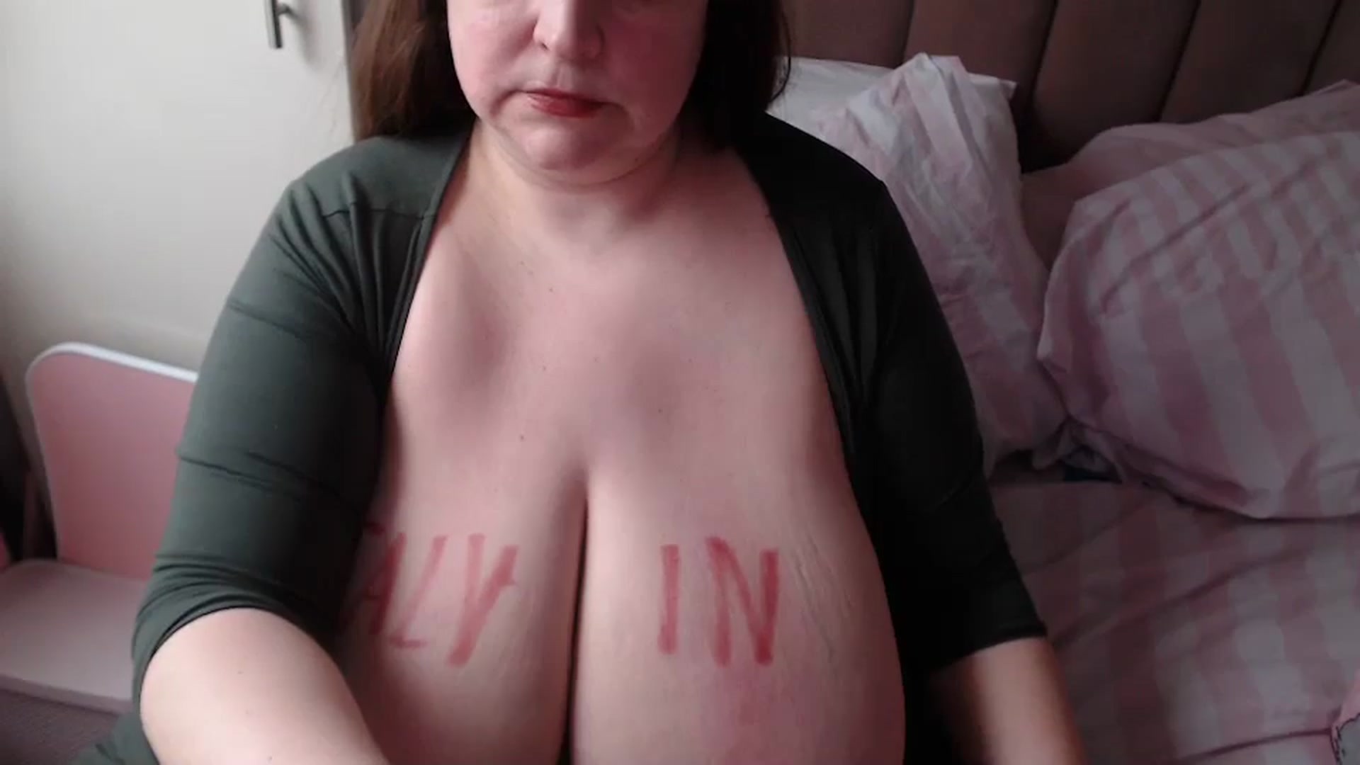 Gallery image thumbnail from roxycurvy's myfreecams stream on, 02/02/2025, 13:09 image 16 of 20