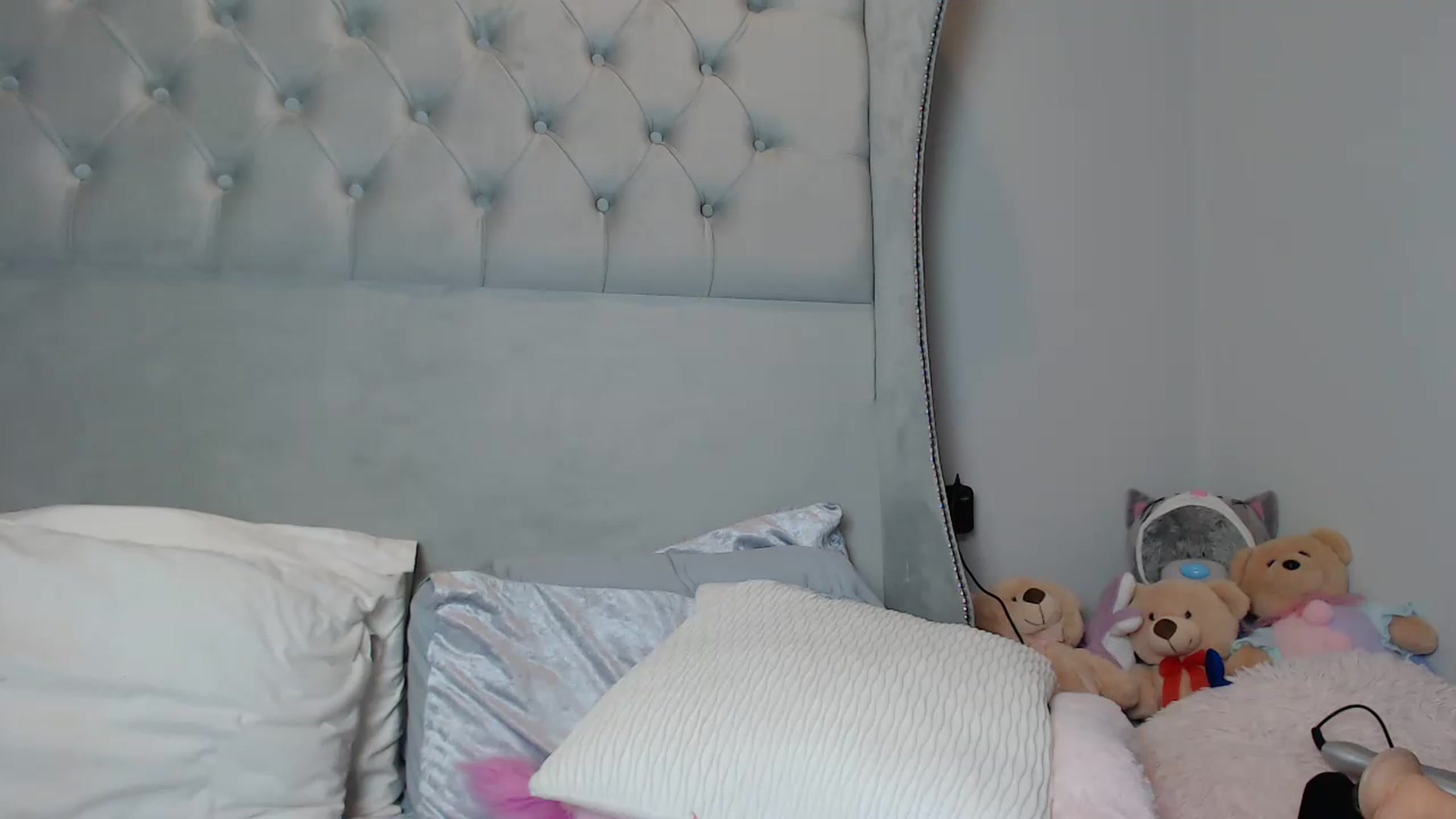 Gallery image thumbnail from ruby_oharax's myfreecams stream on, 12/19/2022, 14:54 image 7 of 20