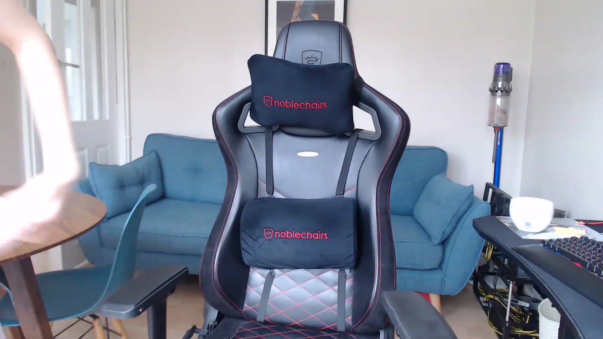 Gallery image thumbnail from ruby_oharax's myfreecams stream on, 03/13/2023, 14:03 image 16 of 20