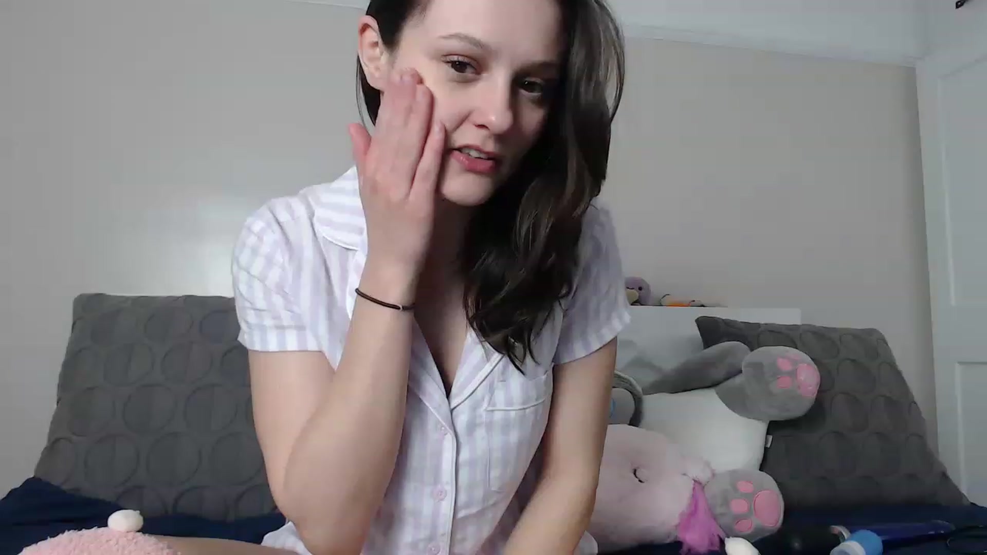 Gallery image thumbnail from ruby_oharax's myfreecams stream on, 03/18/2023, 18:06 image 7 of 20