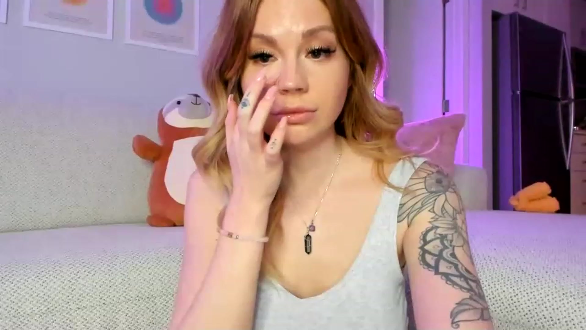 Gallery image thumbnail from ryleenova's myfreecams stream on, 02/24/2023, 04:30 image 10 of 20