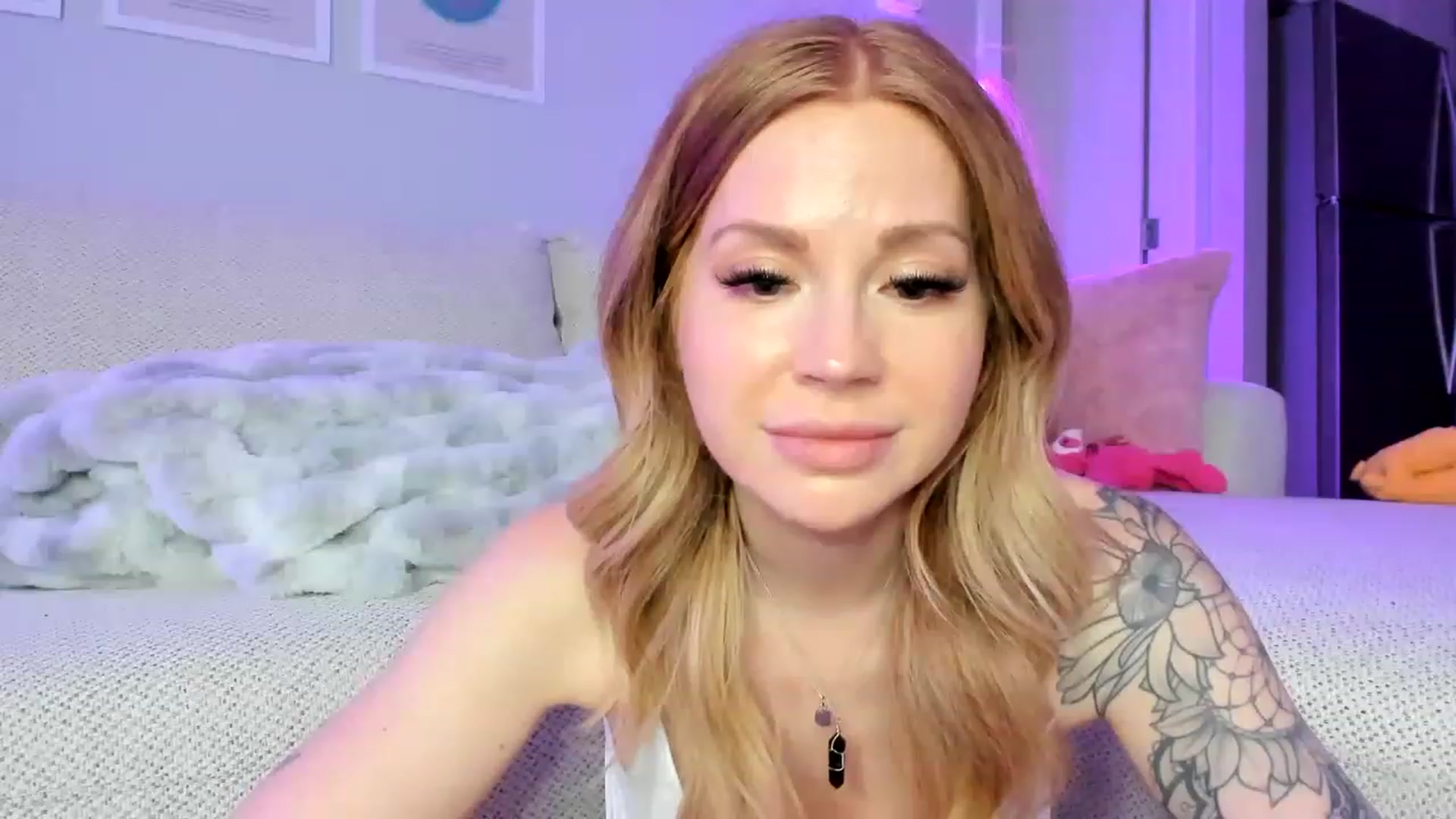 Gallery image thumbnail from ryleenova's myfreecams stream on, 02/25/2023, 03:36 image 7 of 20